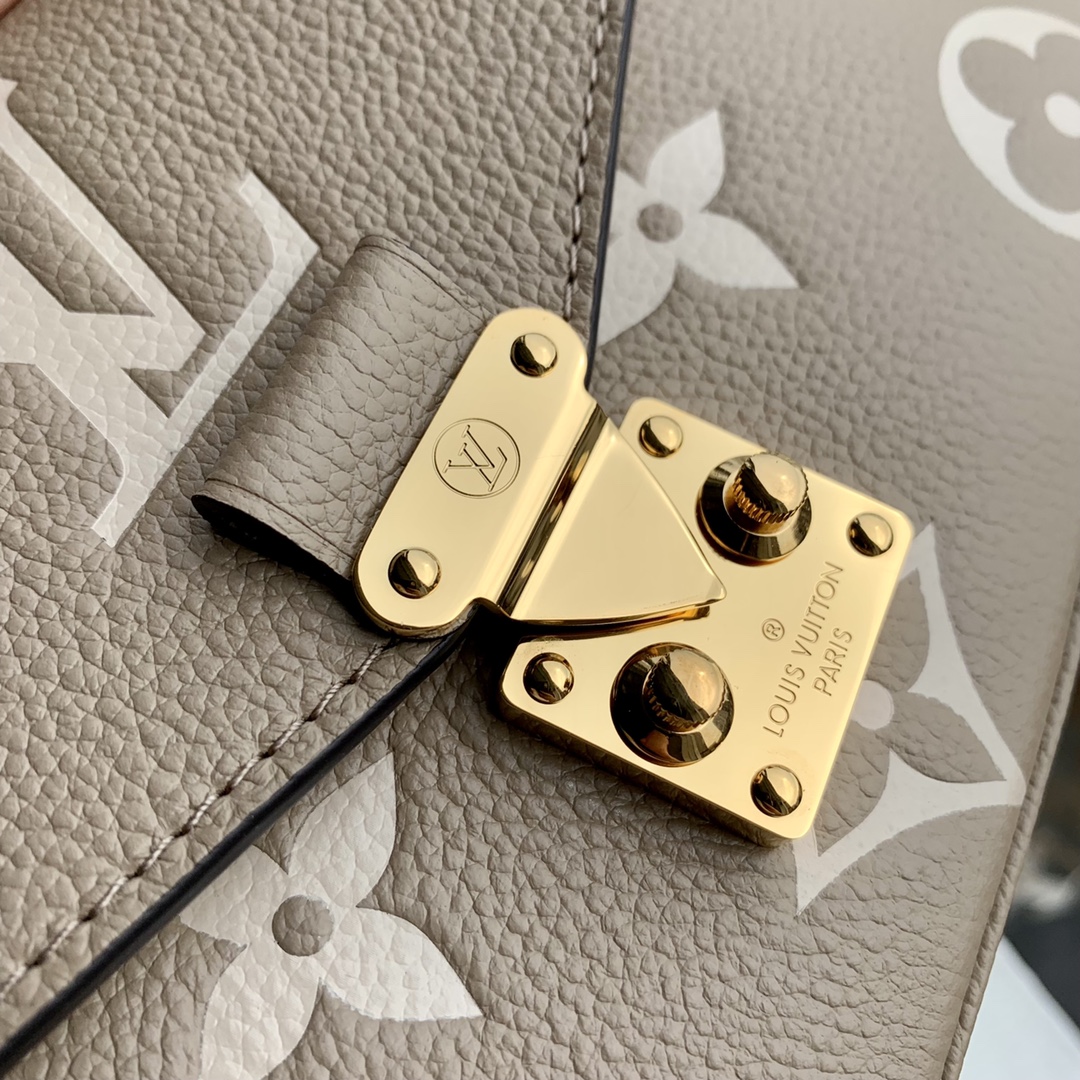 Louis Vuitton Pochette Metis East West Handbags- 21.5 x 13.5 x 6CM
