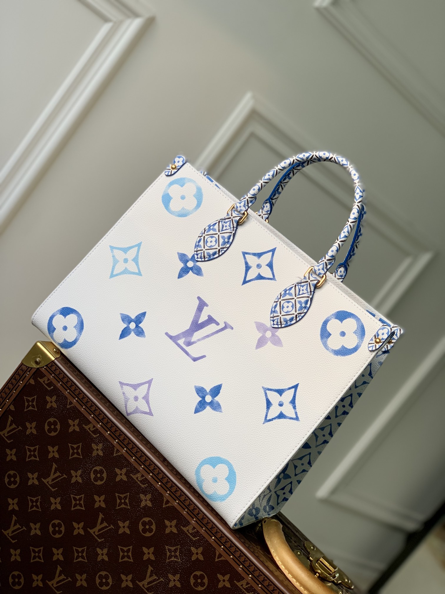 Louis Vuitton Onthego Handbag-M22975-35 x 27 x 14 CM
