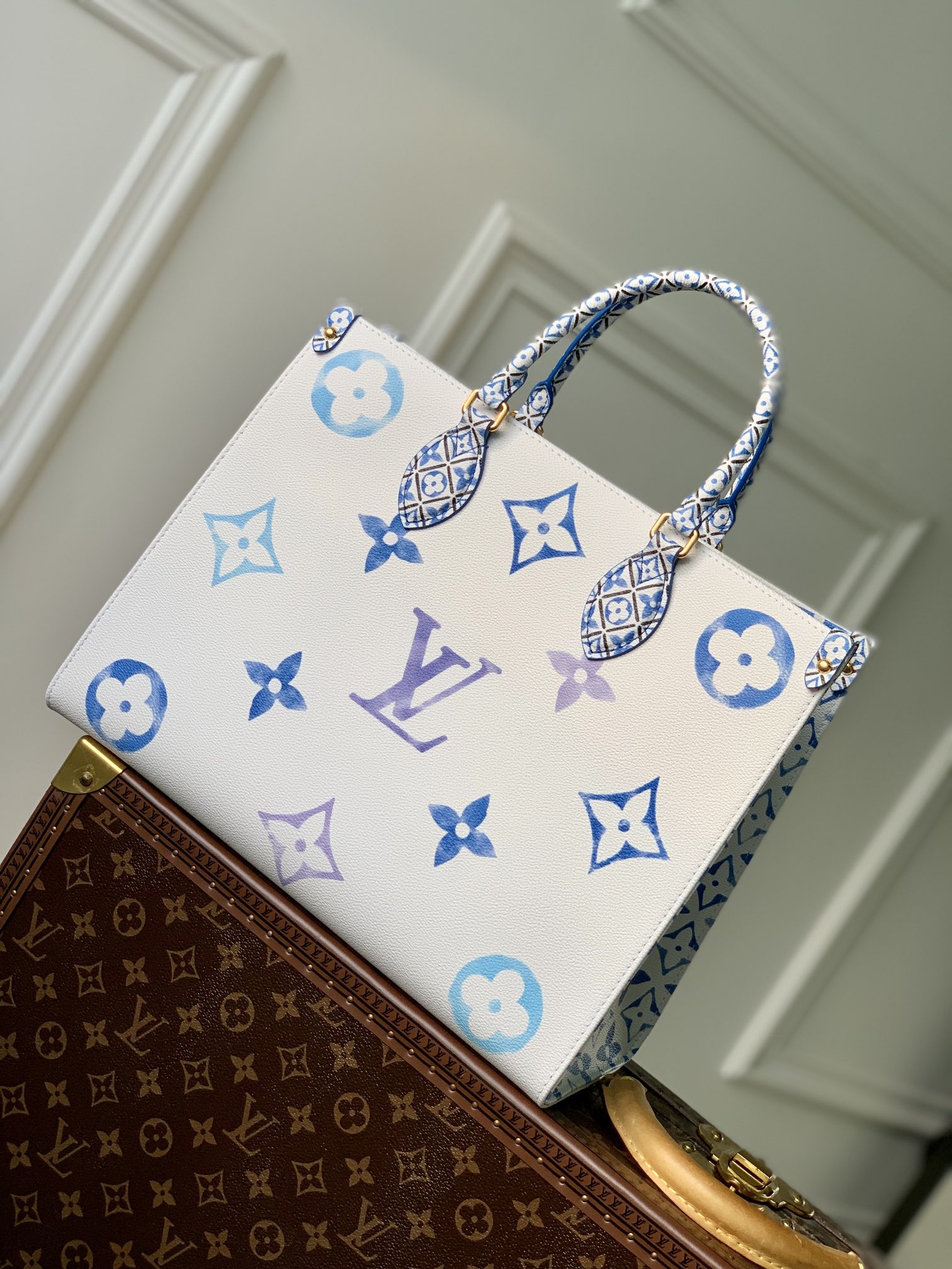 Louis Vuitton Onthego Handbag-M22975-35 x 27 x 14 CM