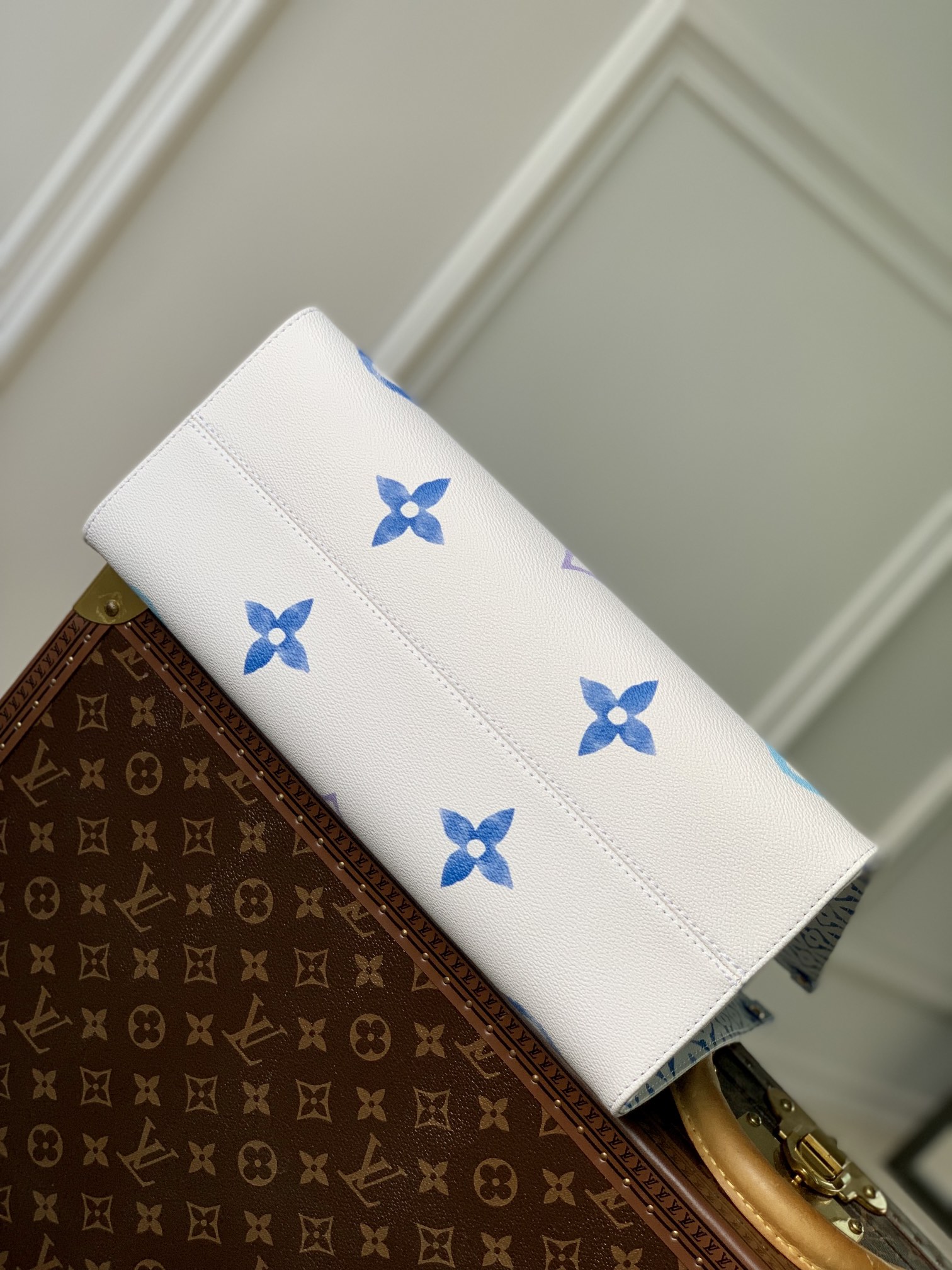 Louis Vuitton Onthego Handbag-M22975-35 x 27 x 14 CM