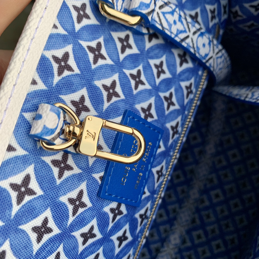 Louis Vuitton Onthego Handbag-M22975-35 x 27 x 14 CM