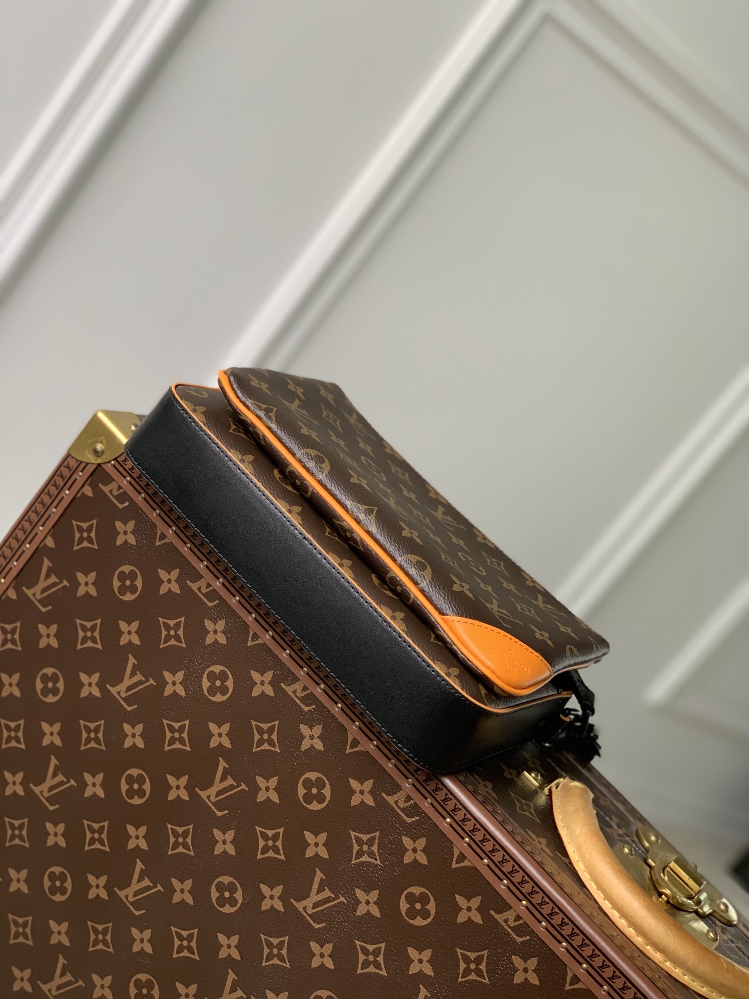 Louis Vuitton Trio Messenger Bag -M22481-25 x 18.5 x 7CM