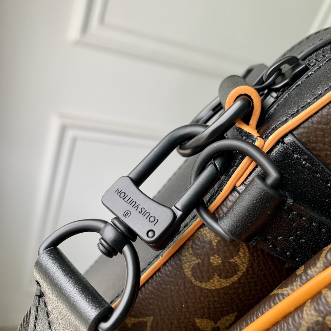 Louis Vuitton Trio Messenger Bag -M22481-25 x 18.5 x 7CM