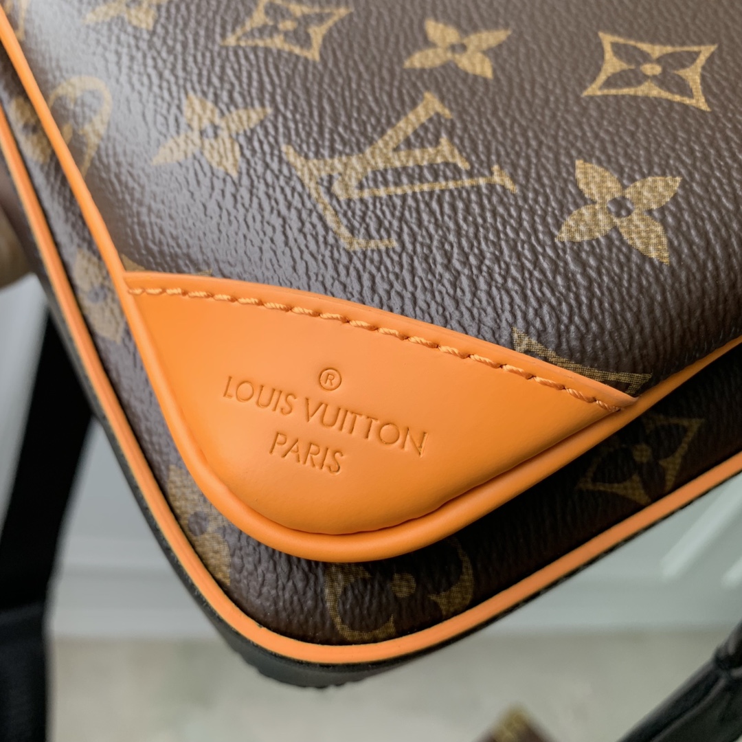 Louis Vuitton Trio Messenger Bag -M22481-25 x 18.5 x 7CM