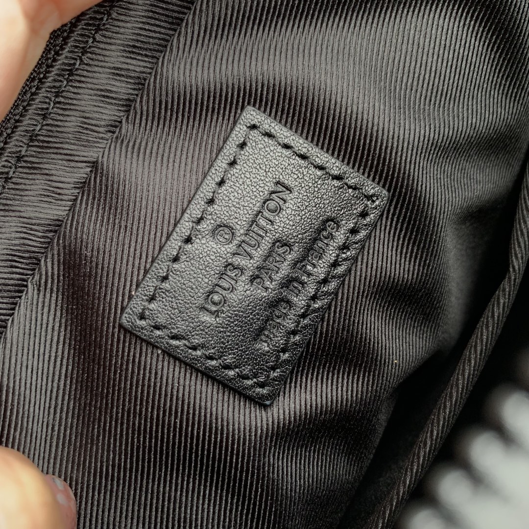 Louis Vuitton Trio Messenger Bag -M22481-25 x 18.5 x 7CM