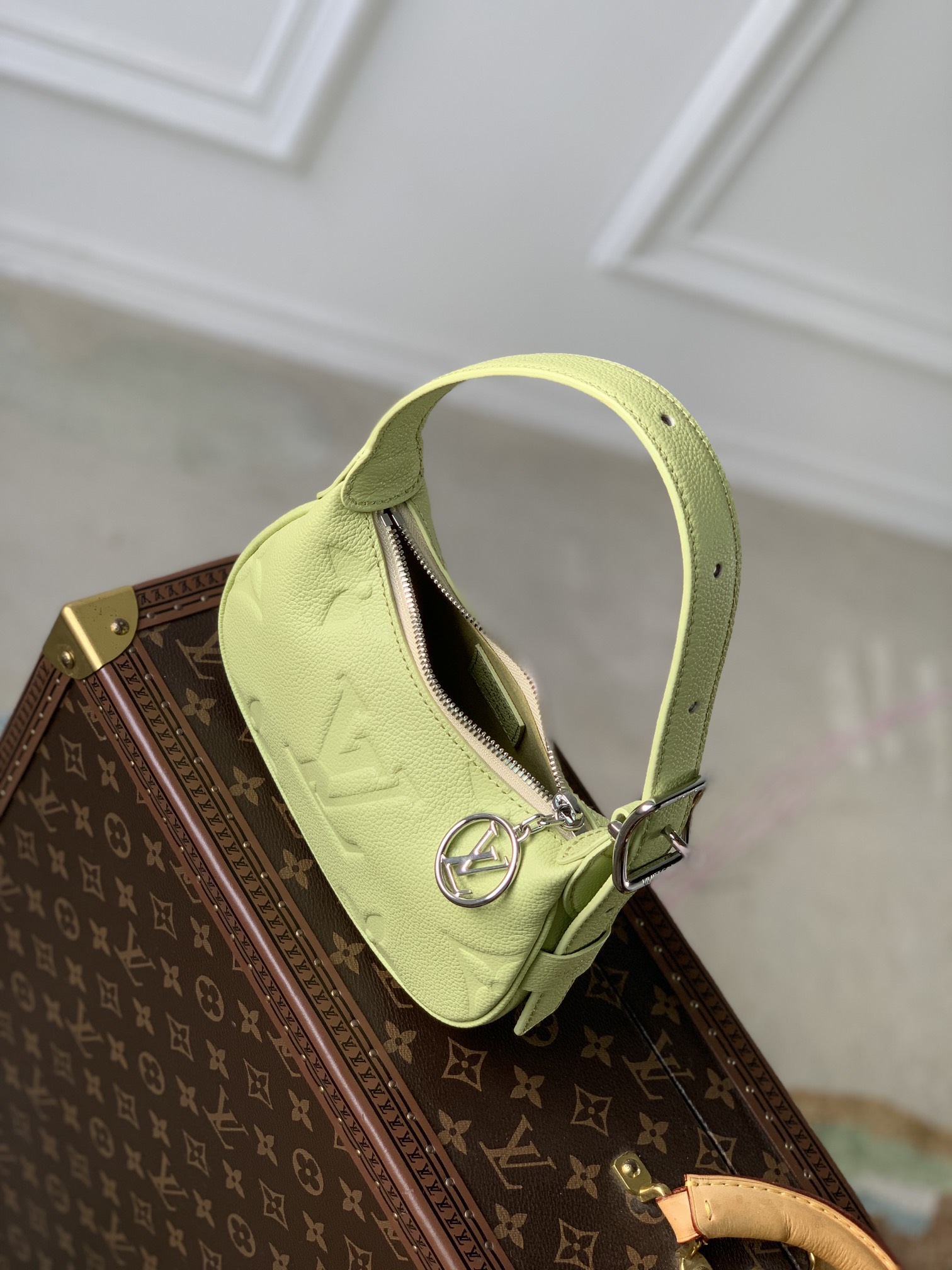 Louis Vuitton Mini Moon Bag M46692-20.5 x 11 x 5CM