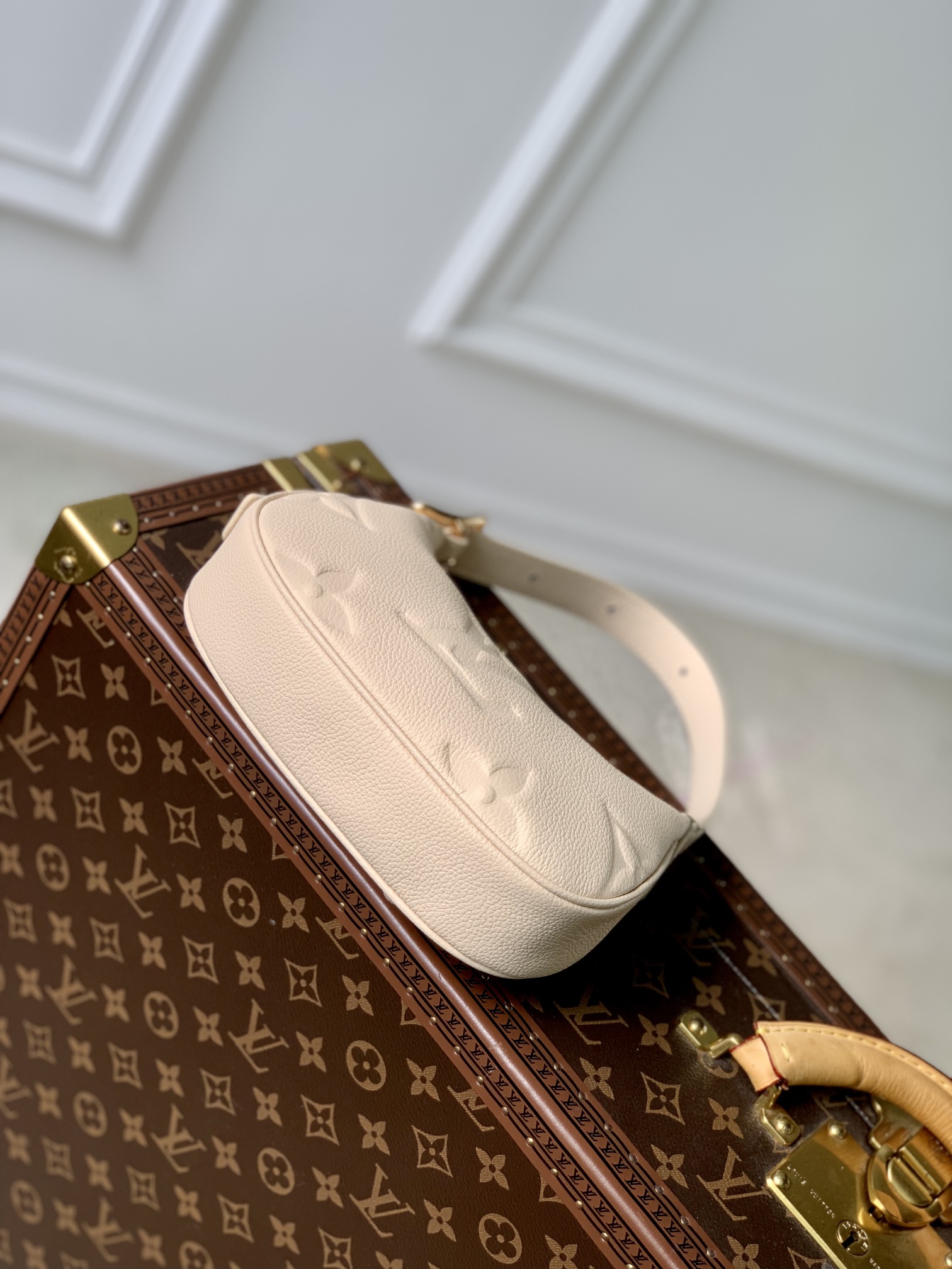 Louis Vuitton Mini Moon Bag M46692-20.5 x 11 x 5CM Louis Vuitton Mini Moon Bag M46692-20.5 x 11 x 5CM