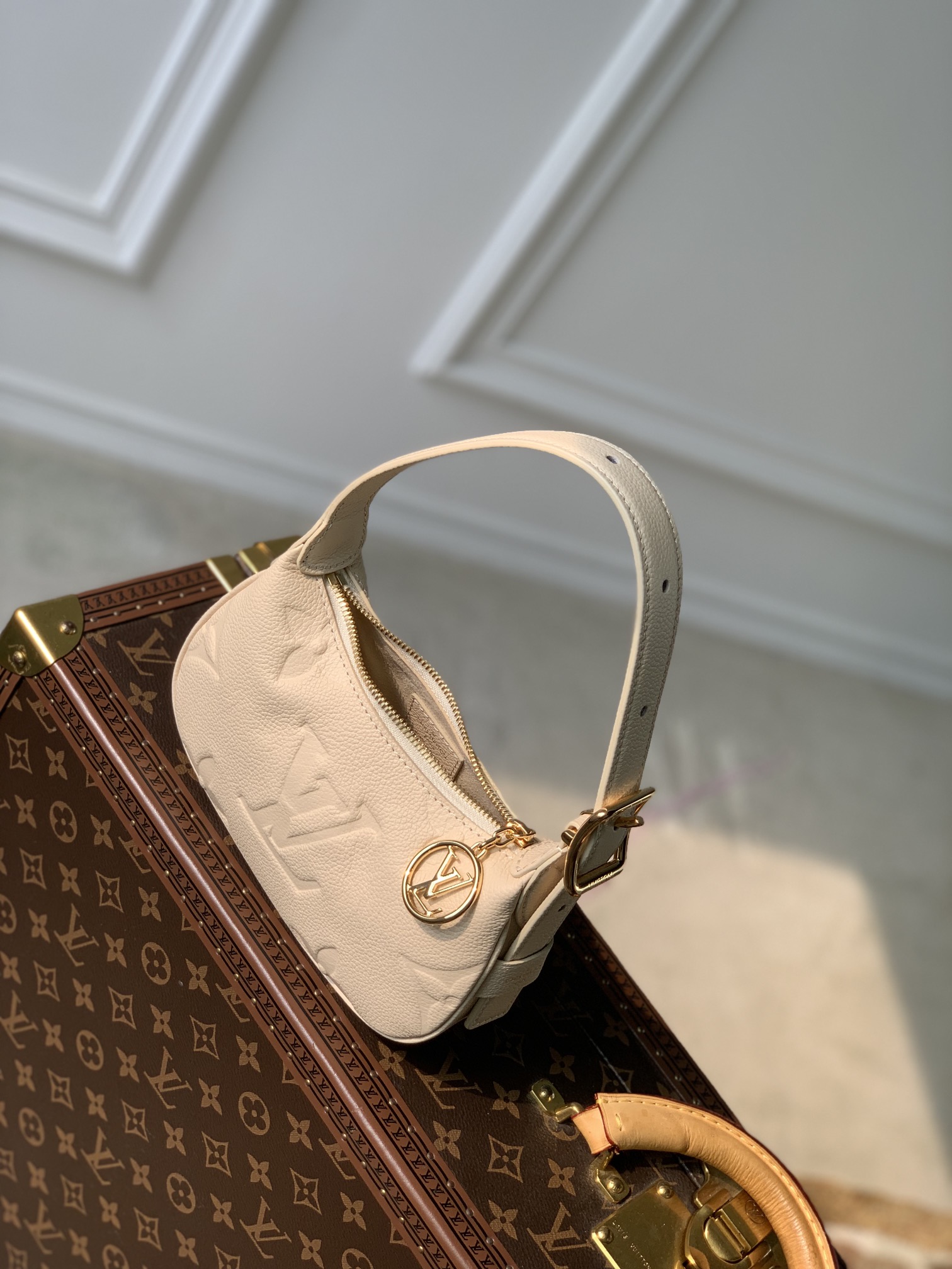 Louis Vuitton Mini Moon Bag M46692-20.5 x 11 x 5CM Louis Vuitton Mini Moon Bag M46692-20.5 x 11 x 5CM