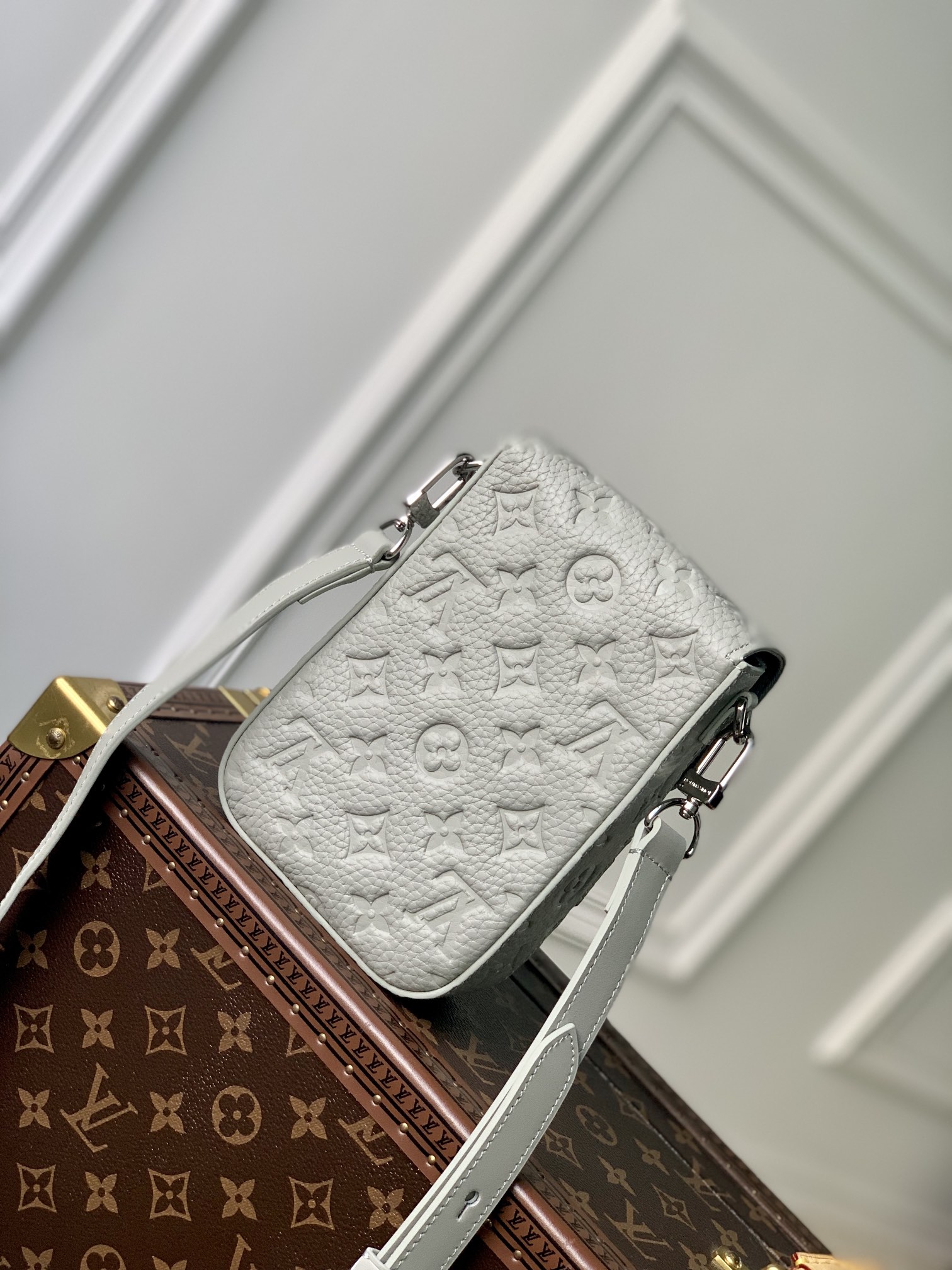 Louis Vuitton S-Lock Vertical Wearable Handbag-12*19*7CM