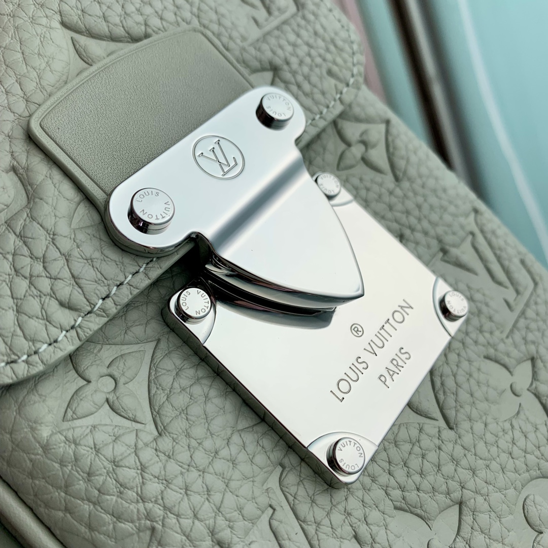 Louis Vuitton S-Lock Vertical Wearable Handbag-12*19*7CM Louis Vuitton S-Lock Vertical Wearable Handbag-12*19*7CM