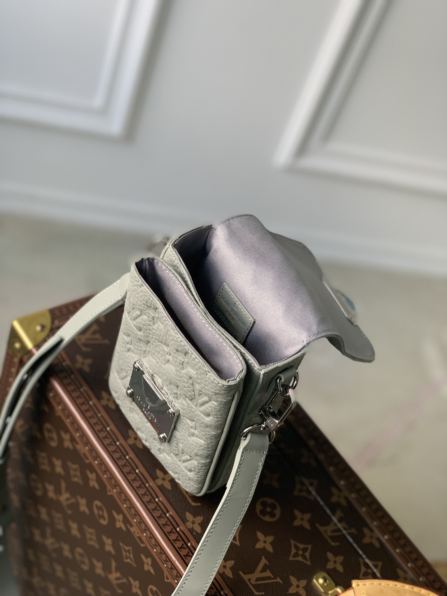 Louis Vuitton S-Lock Vertical Wearable Handbag-12*19*7CM Louis Vuitton S-Lock Vertical Wearable Handbag-12*19*7CM