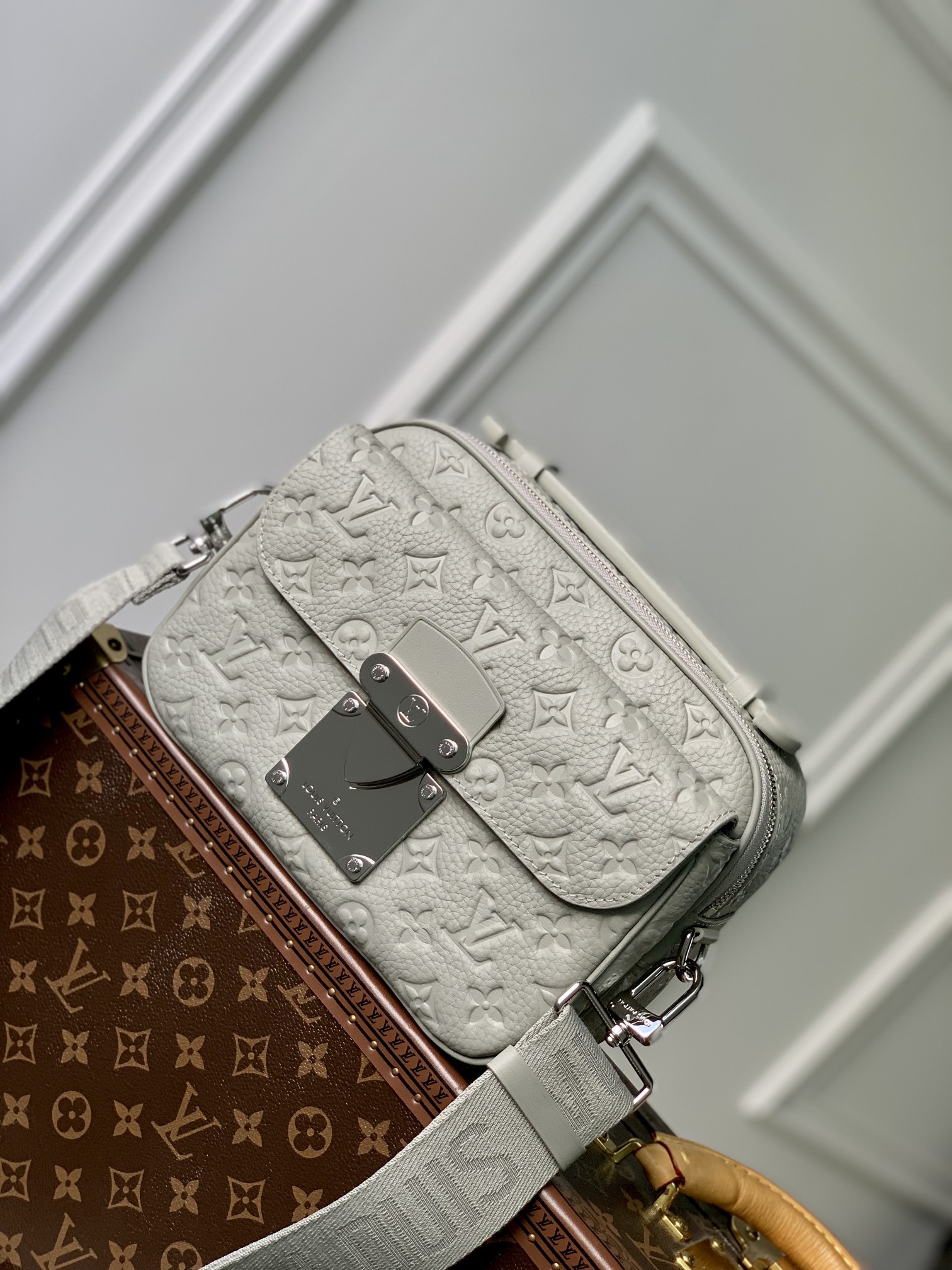 Louis Vuitton S Lock Bag-M45806-22*18*8CM
