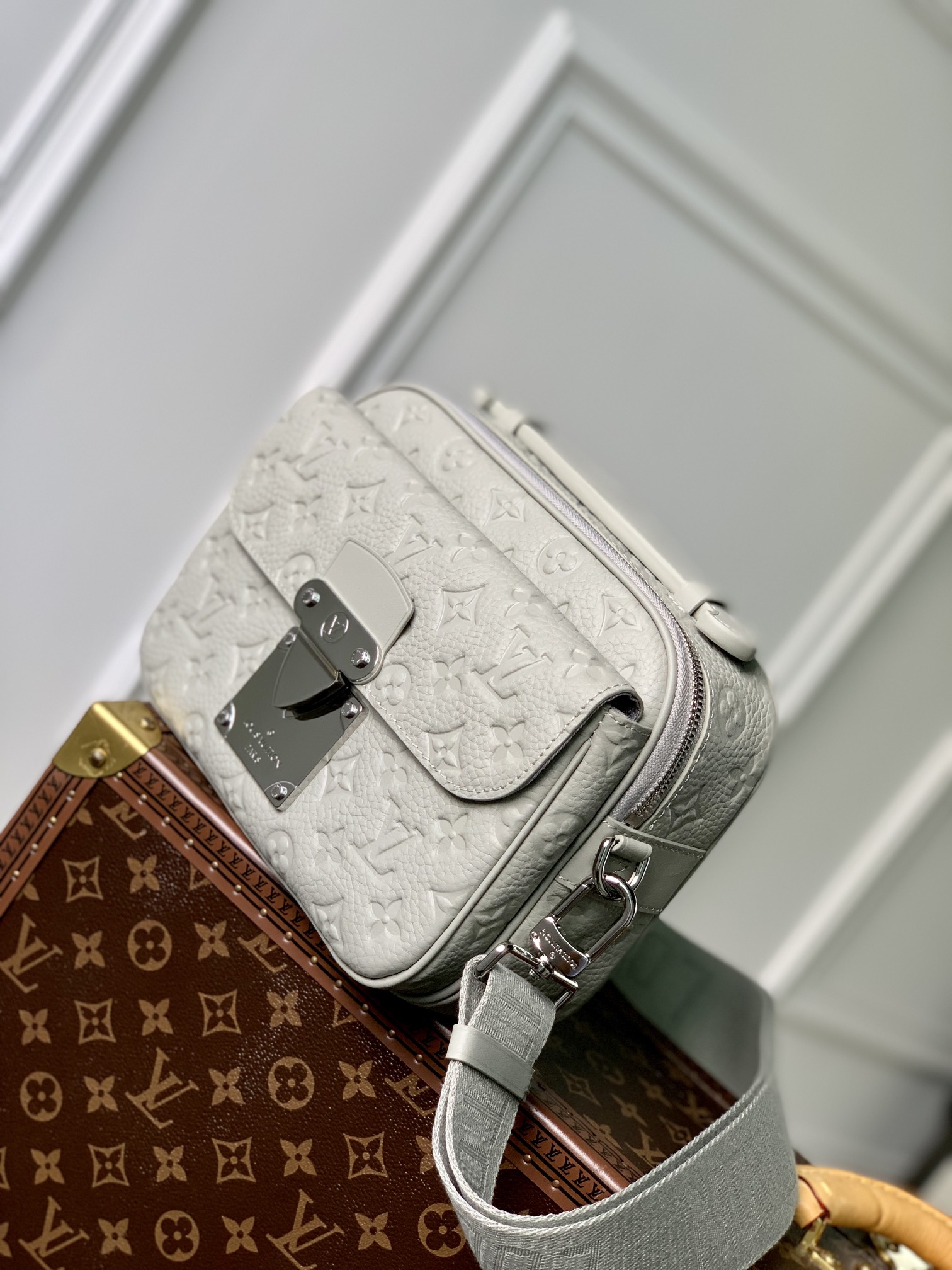 Louis Vuitton S Lock Bag-M45806-22*18*8CM Louis Vuitton S Lock Bag-M45806-22*18*8CM