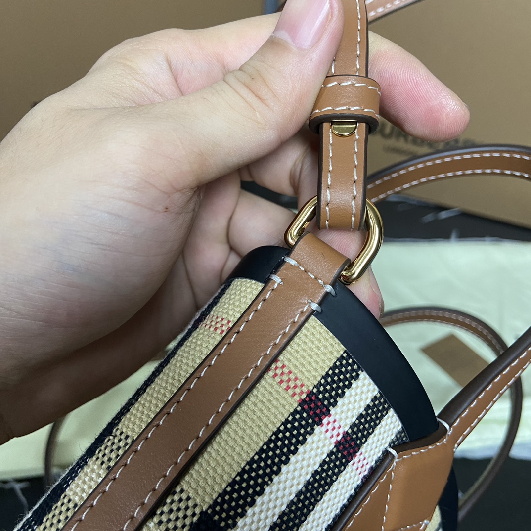 Burberry Bucket Bag-13*8.5*19.5CM