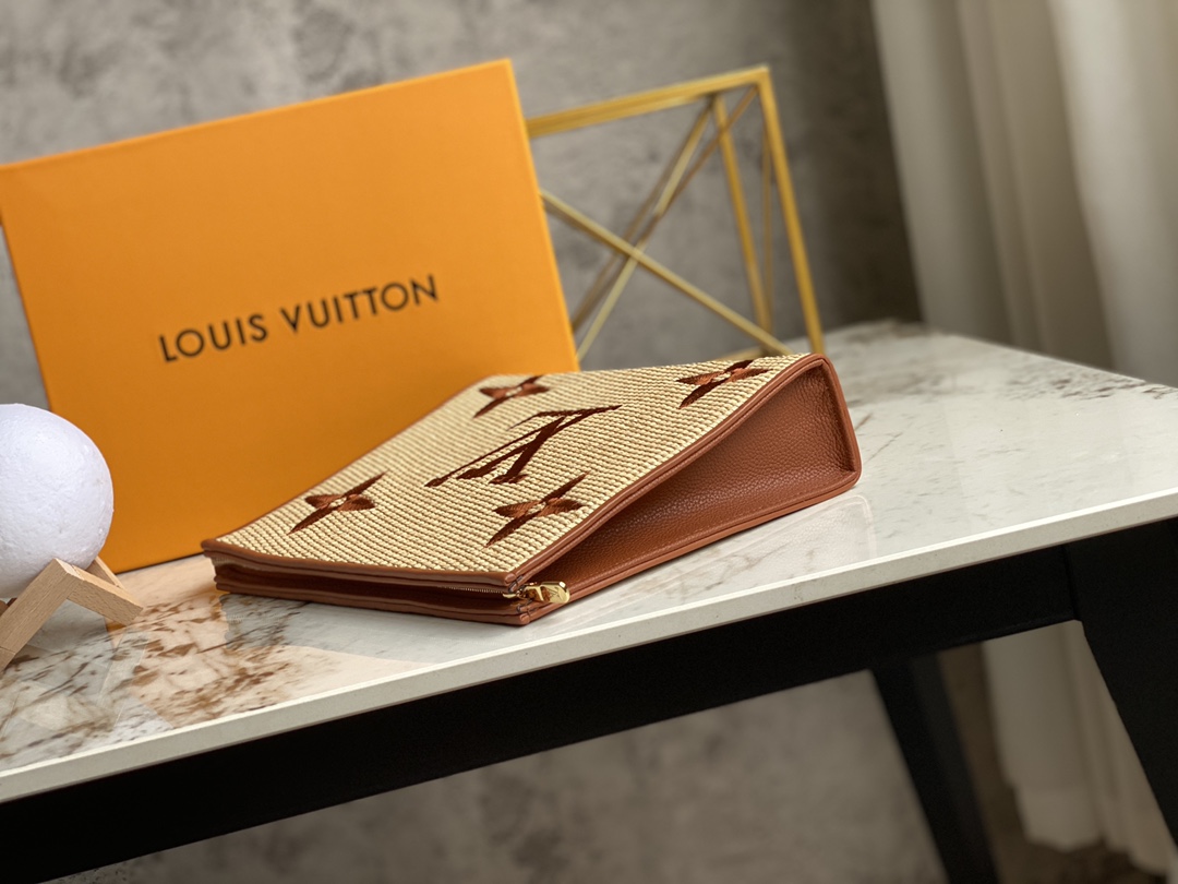 Louis Vuitton Pouch-25x 20 x 5.5CM