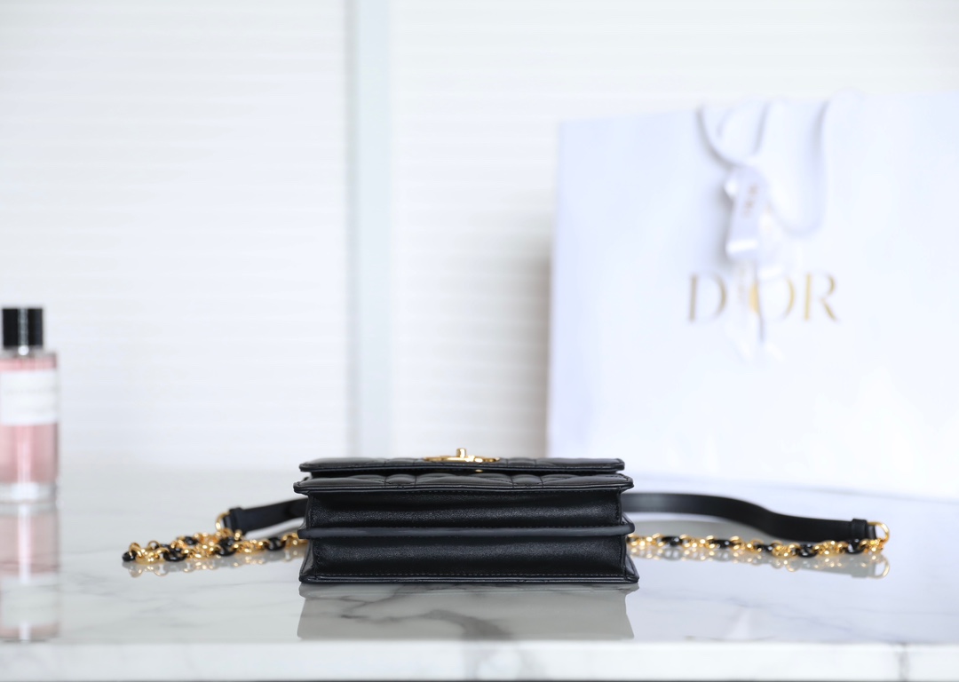 Diro Caro Bag- 19 x 13 x 5.5CM
