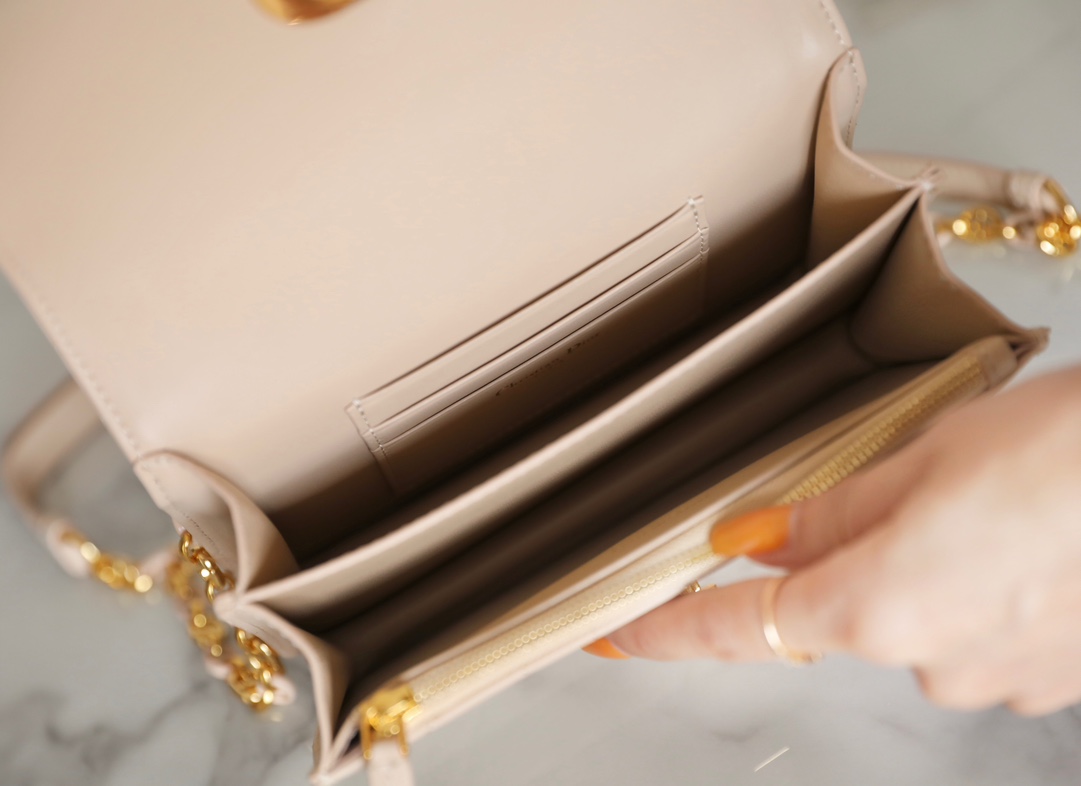 Diro Caro Bag- 19 x 13 x 5.5CM