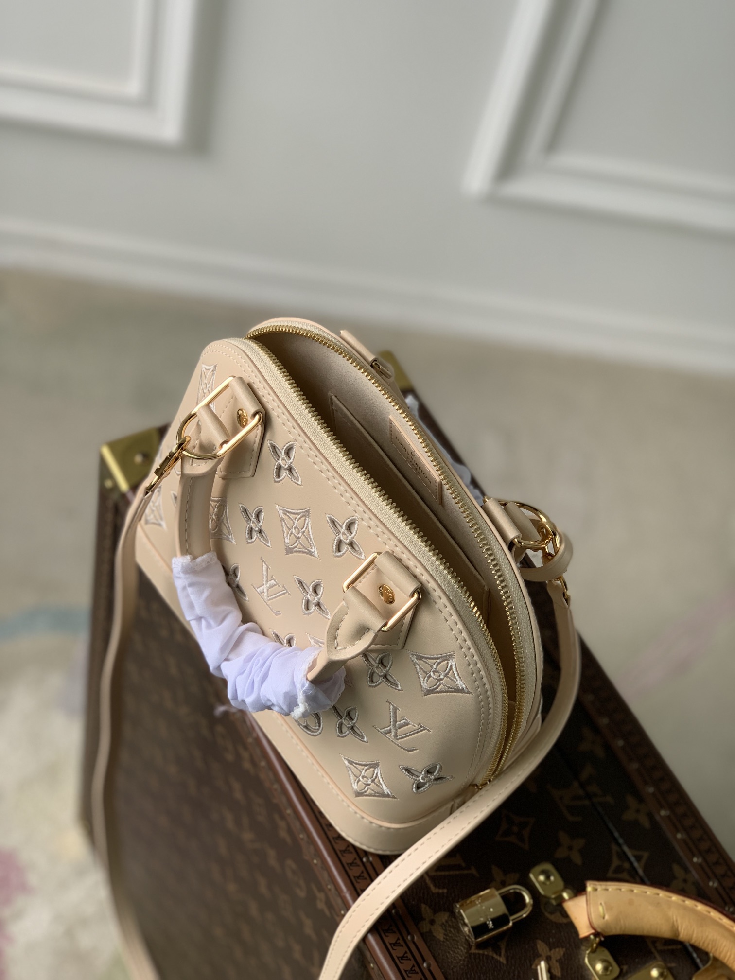 Louis Vuitton M22878 Alma BB-23.5 x 17.5 x 11.5CM