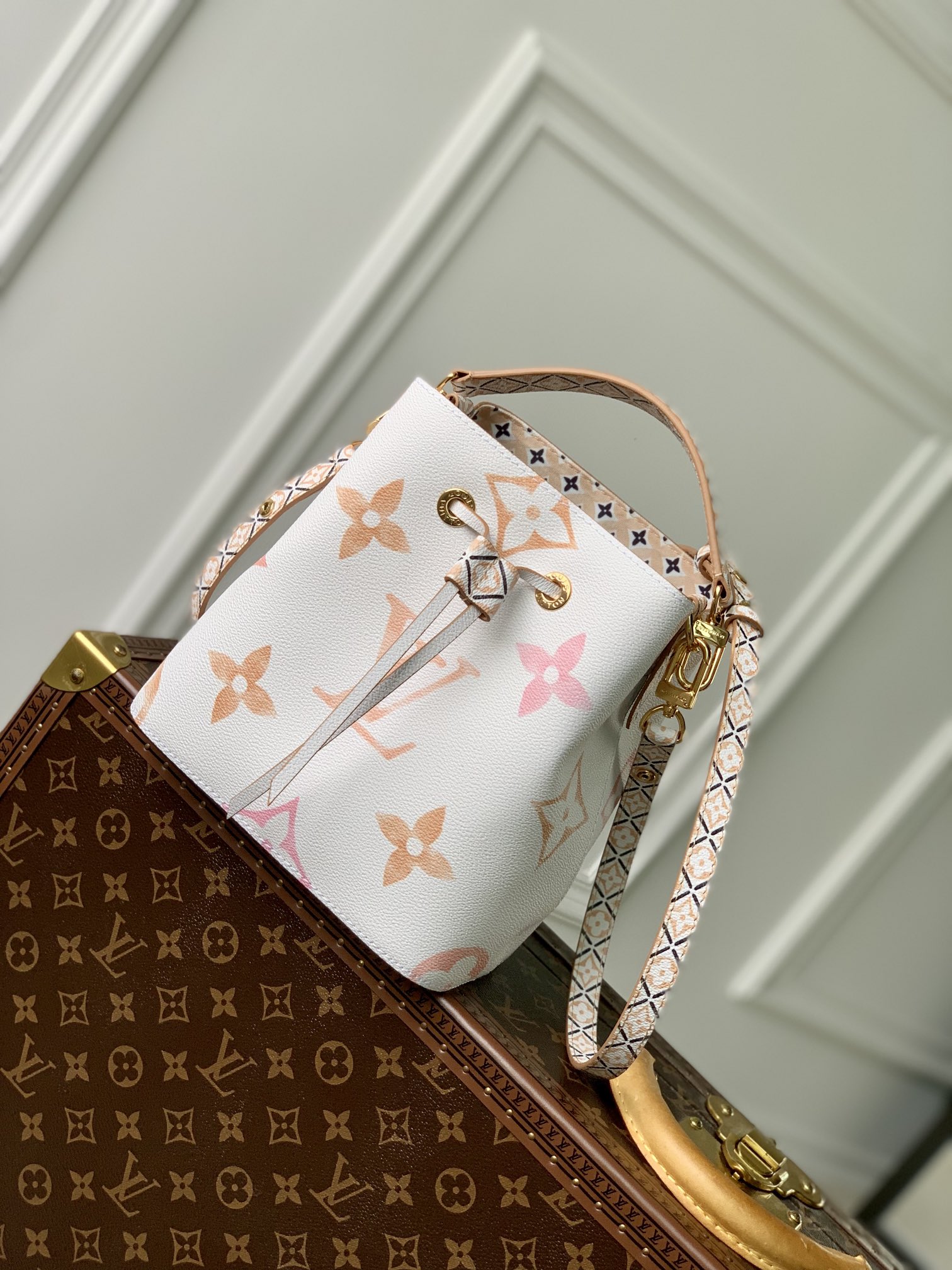 Louis Vuitton M22985 NeoNoe BB Handbag-20*20*13CM