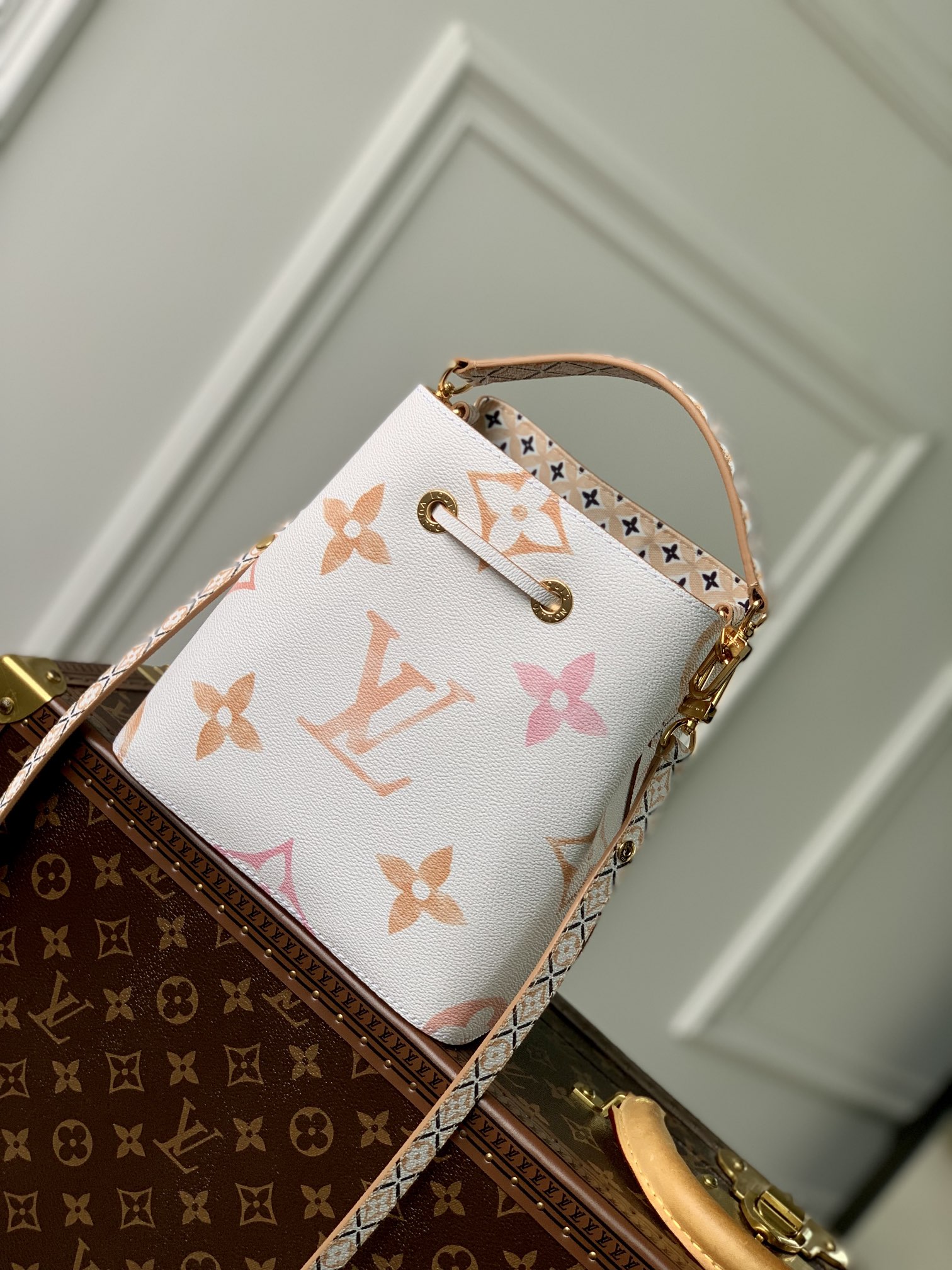 Louis Vuitton M22985 NeoNoe BB Handbag-20*20*13CM