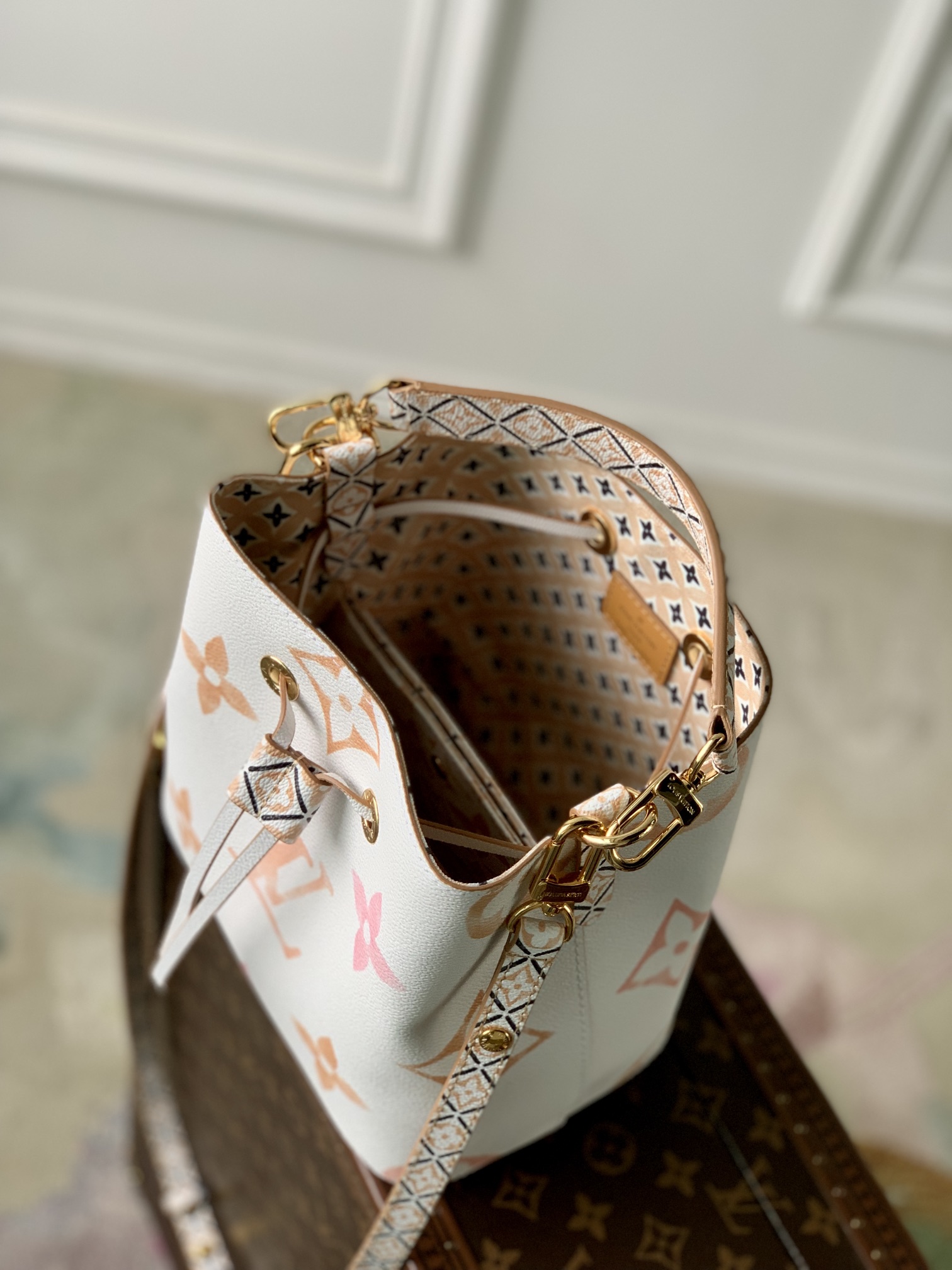 Louis Vuitton M22985 NeoNoe BB Handbag-20*20*13CM