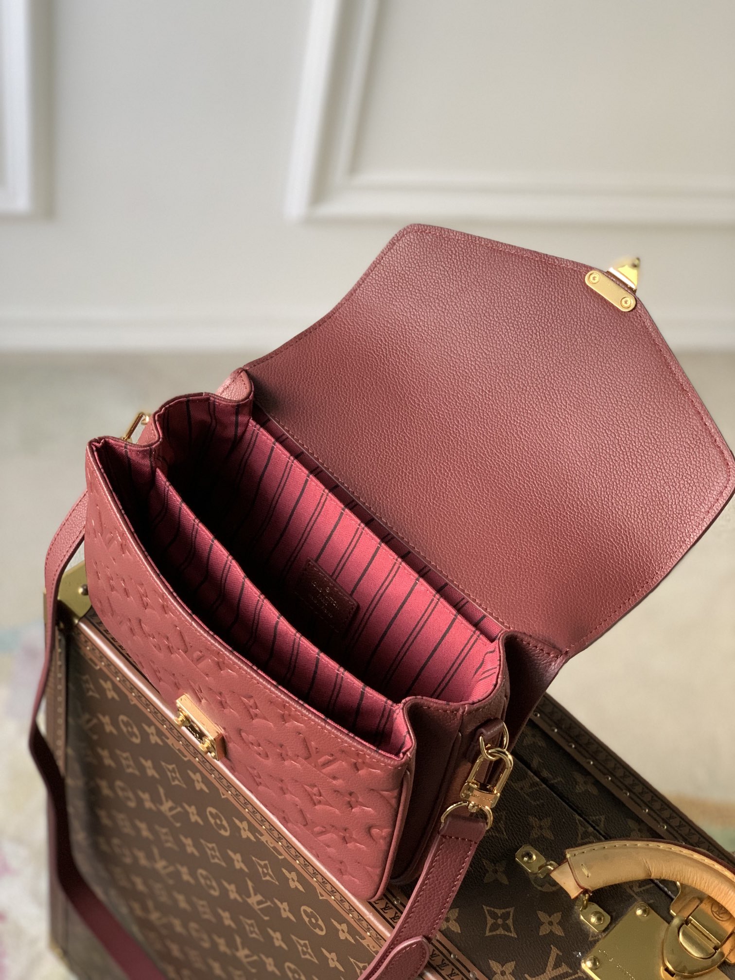 Louis Vuitton Pochette Metis Handbags-25*19*7CM