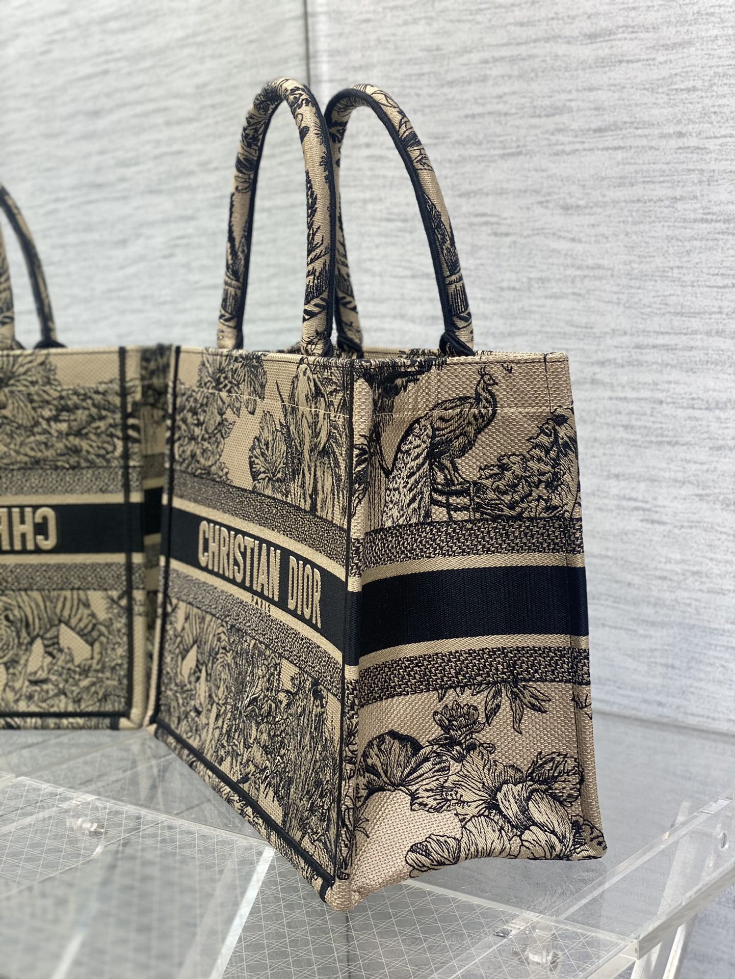 Diro Small Book Tote-36.5CM