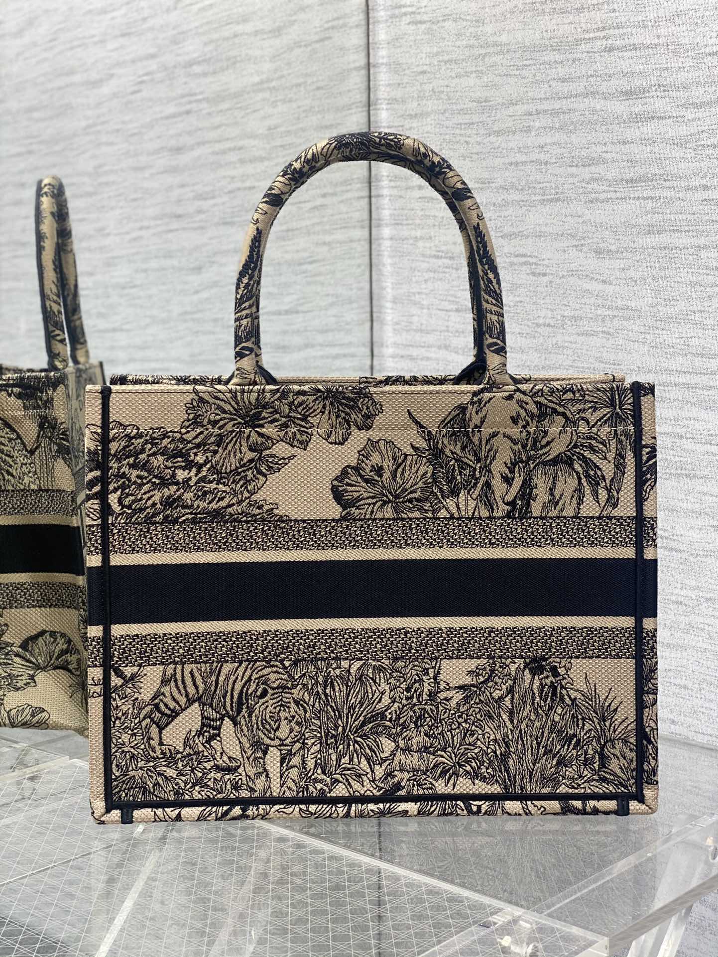 Diro Small Book Tote-36.5CM