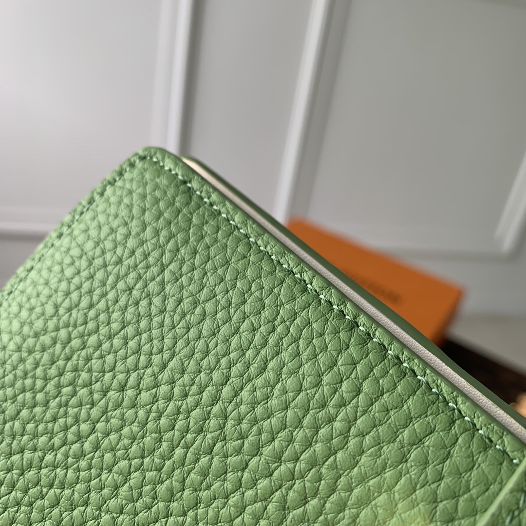 Louis Vuitton Vertical Wallet-M82512-10 x 19 x 1.7CM Louis Vuitton Vertical Wallet-M82512-10 x 19 x 1.7CM