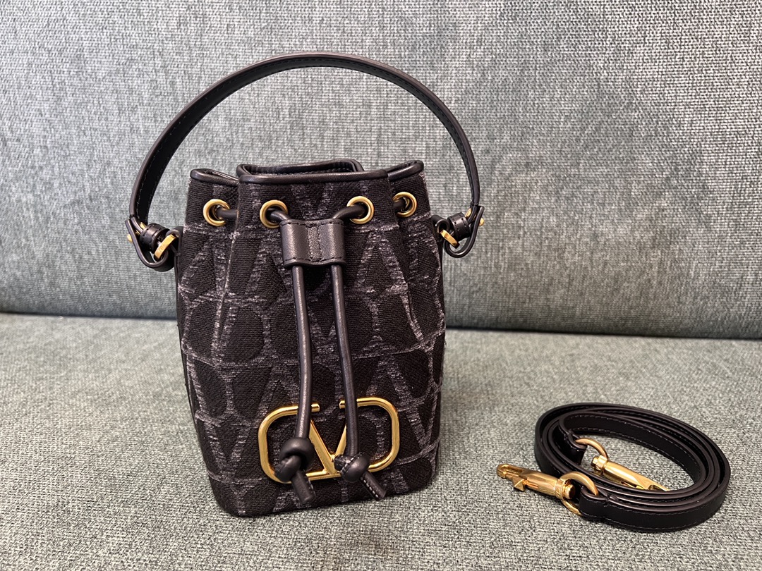 Valentino GARAVANIVLOGO SIGNATURE Bag-12*18*10CM