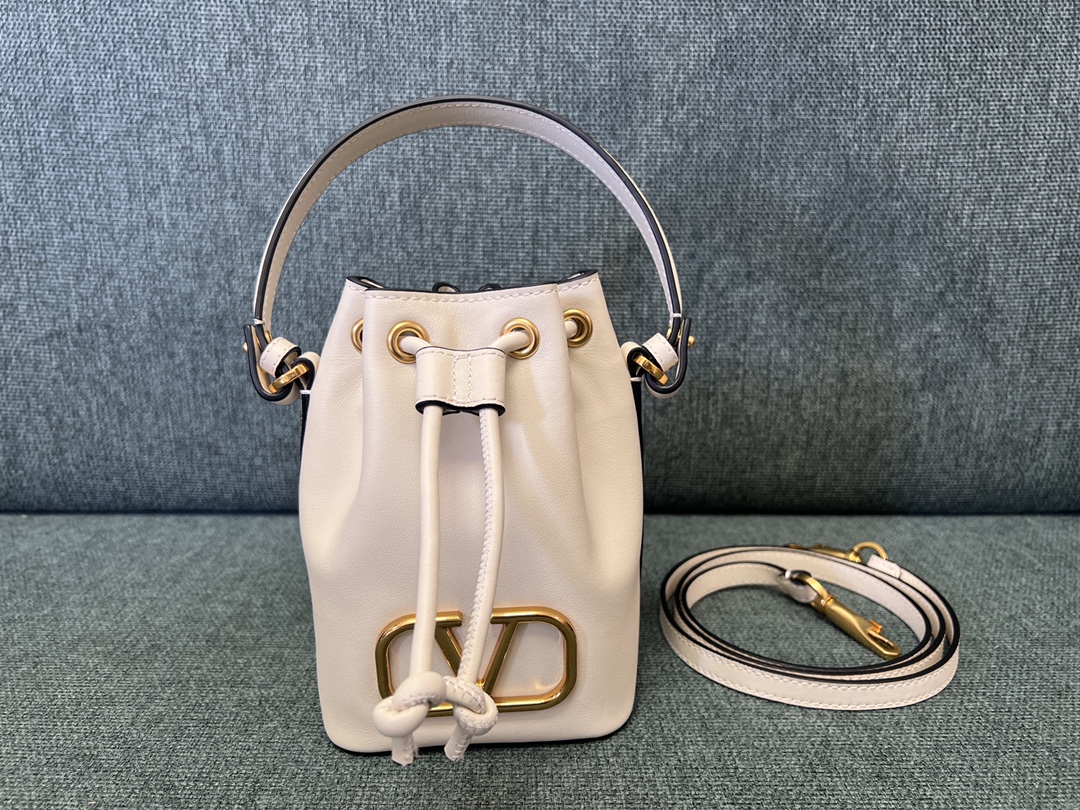 Valentino GARAVANIVLOGO SIGNATURE Bag-12*18*10CM