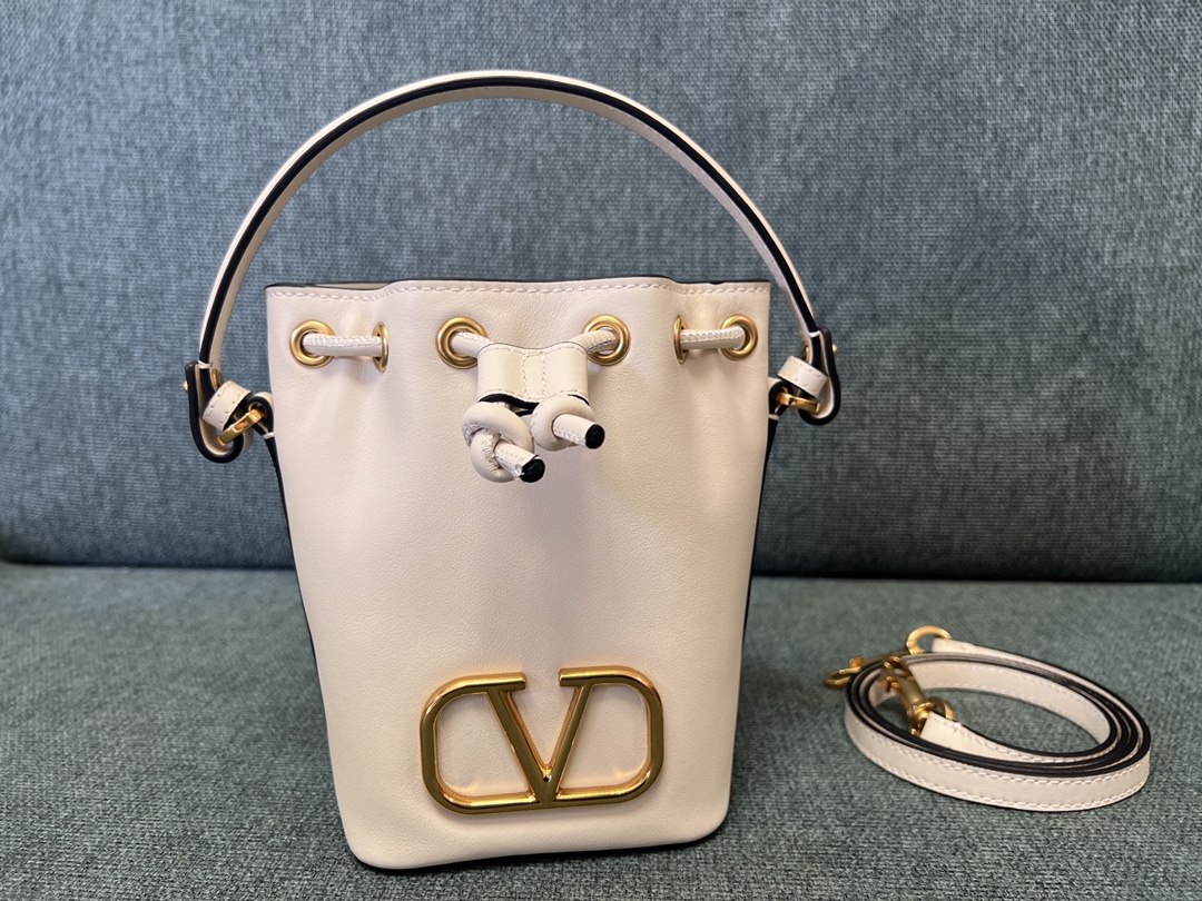 Valentino GARAVANIVLOGO SIGNATURE Bag-12*18*10CM