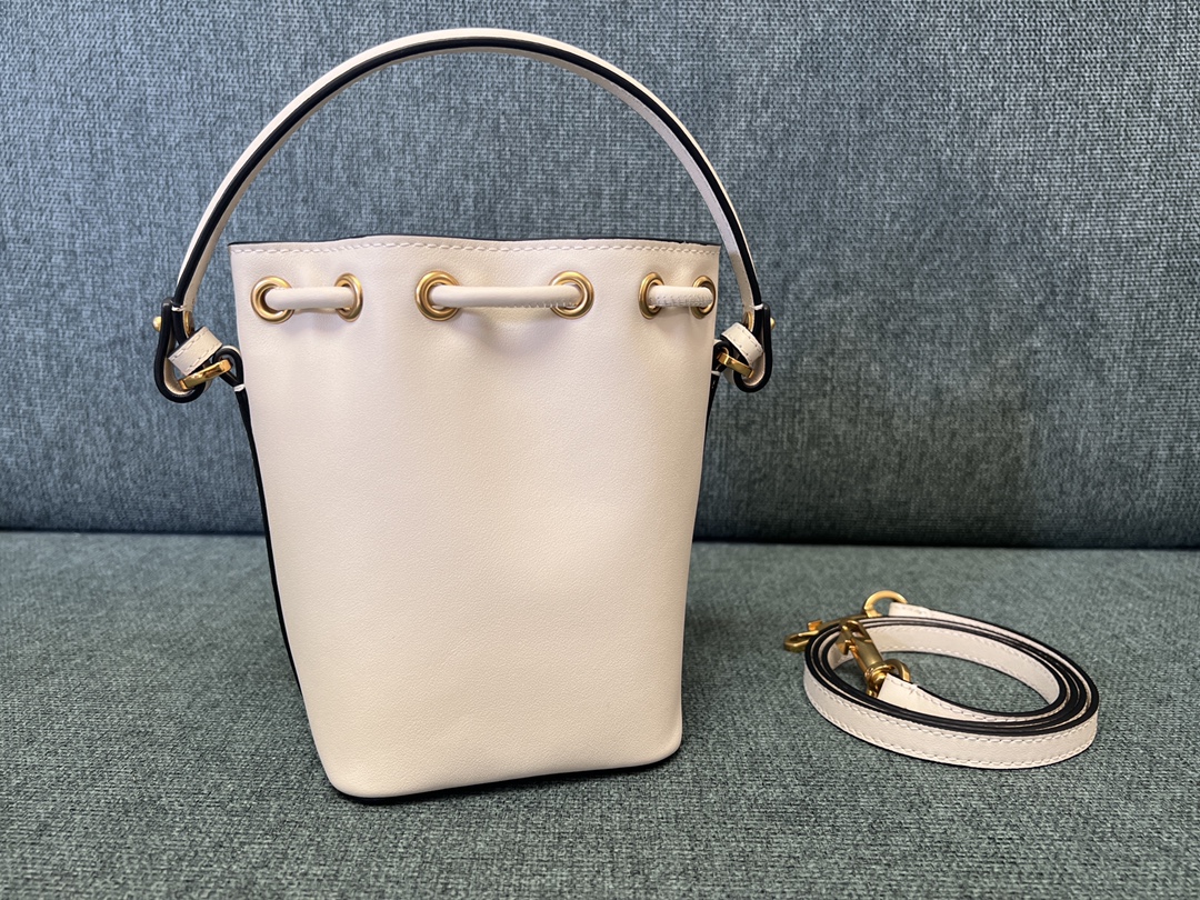 Valentino GARAVANIVLOGO SIGNATURE Bag-12*18*10CM