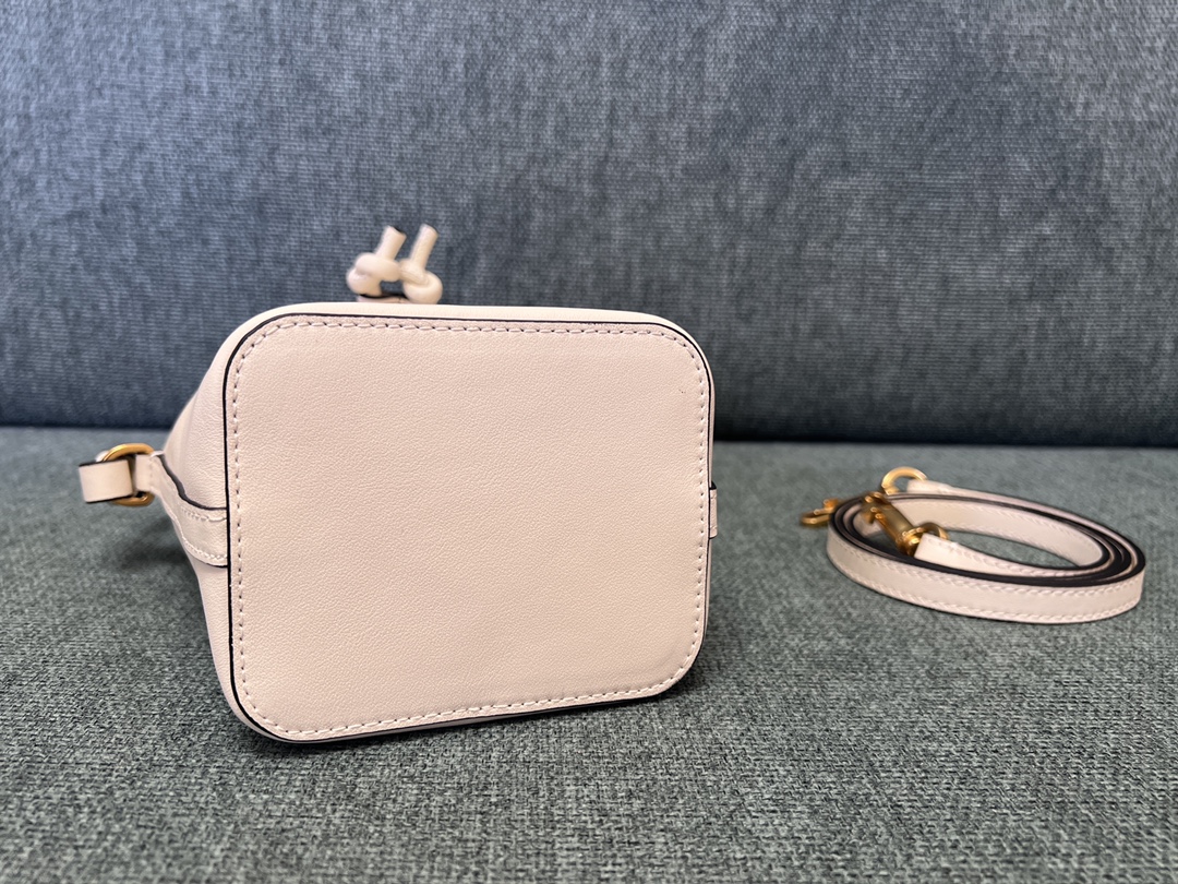 Valentino GARAVANIVLOGO SIGNATURE Bag-12*18*10CM