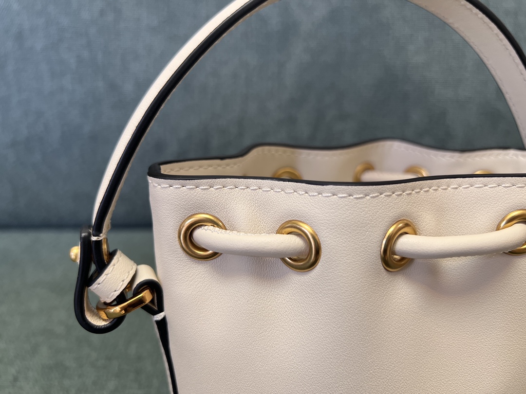 Valentino GARAVANIVLOGO SIGNATURE Bag-12*18*10CM
