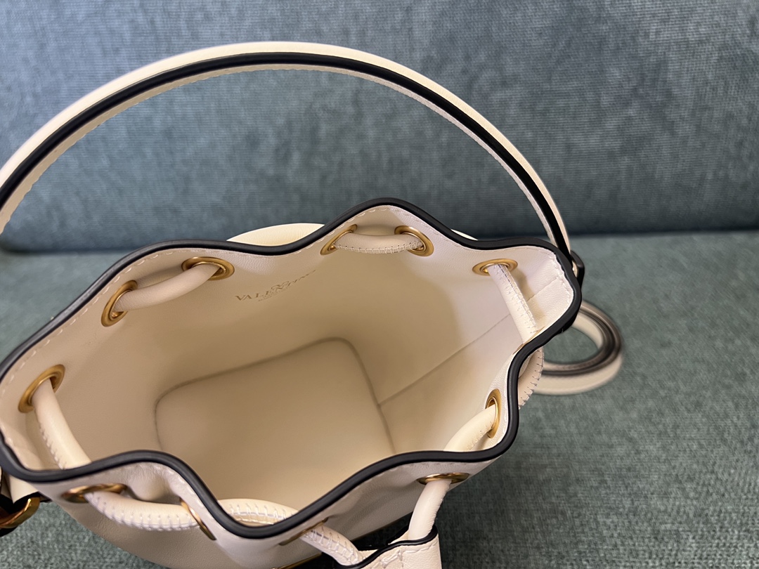 Valentino GARAVANIVLOGO SIGNATURE Bag-12*18*10CM