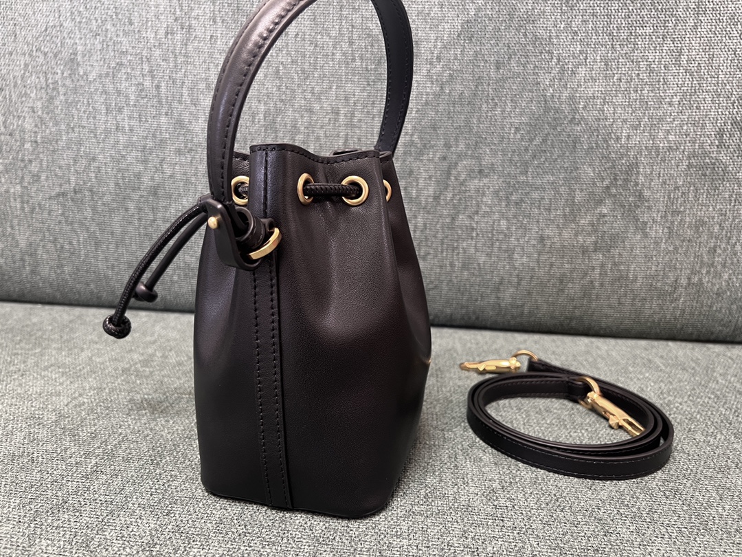 Valentino GARAVANIVLOGO SIGNATURE Bag-12*18*10CM Valentino GARAVANIVLOGO SIGNATURE Bag-12*18*10CM