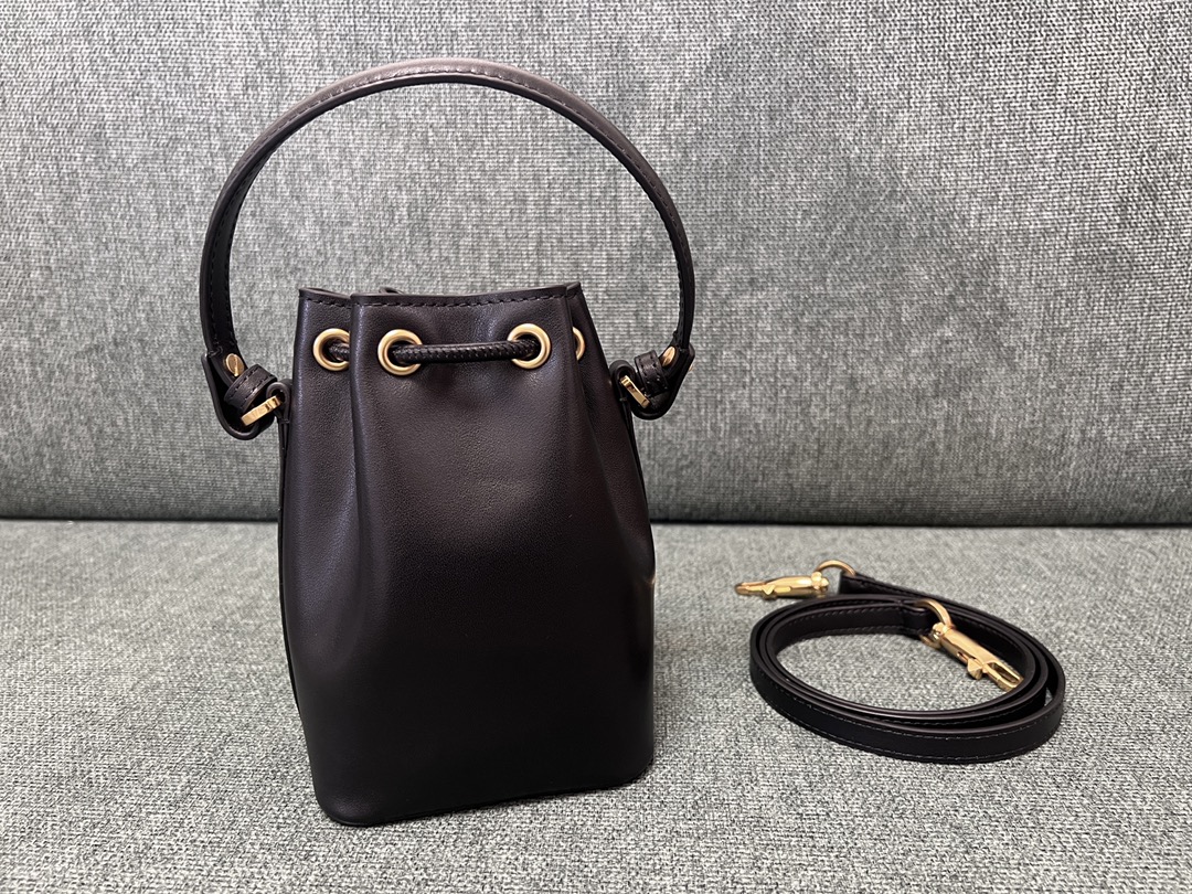 Valentino GARAVANIVLOGO SIGNATURE Bag-12*18*10CM Valentino GARAVANIVLOGO SIGNATURE Bag-12*18*10CM