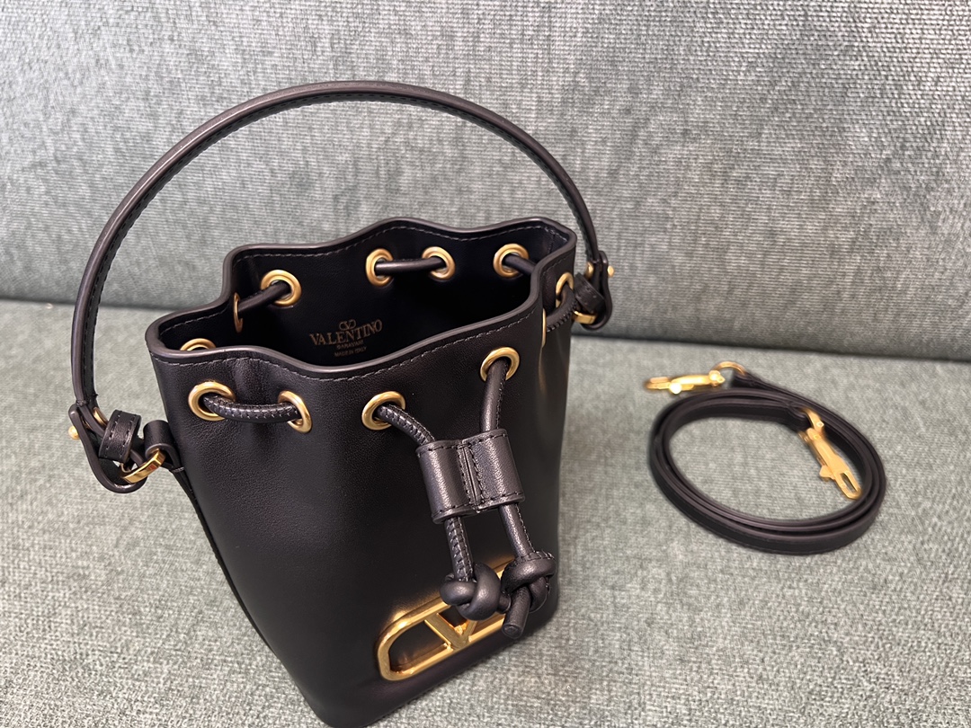 Valentino GARAVANIVLOGO SIGNATURE Bag-12*18*10CM Valentino GARAVANIVLOGO SIGNATURE Bag-12*18*10CM