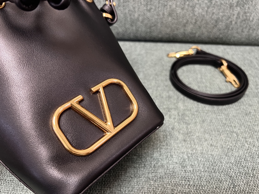 Valentino GARAVANIVLOGO SIGNATURE Bag-12*18*10CM Valentino GARAVANIVLOGO SIGNATURE Bag-12*18*10CM