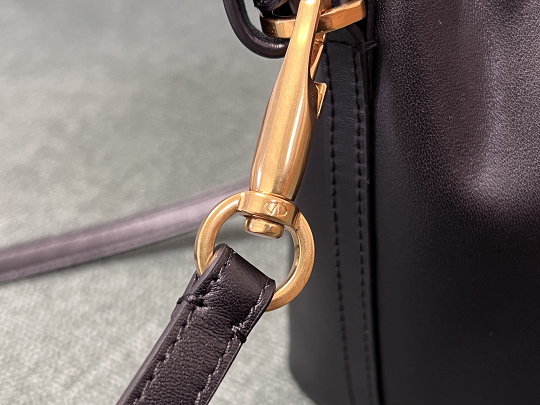 Valentino GARAVANIVLOGO SIGNATURE Bag-12*18*10CM Valentino GARAVANIVLOGO SIGNATURE Bag-12*18*10CM