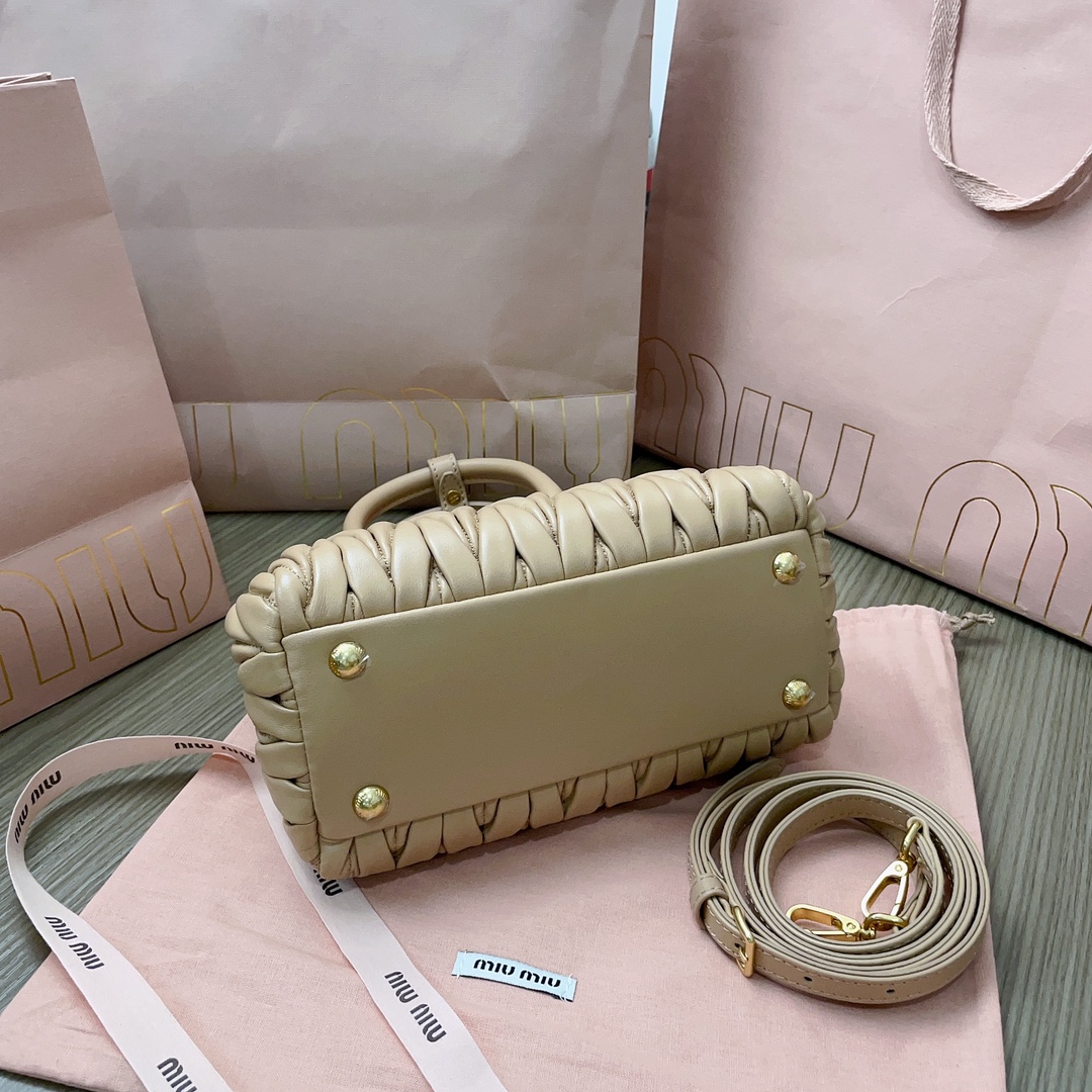 MiuMiu Tote-20 X16 X11CM