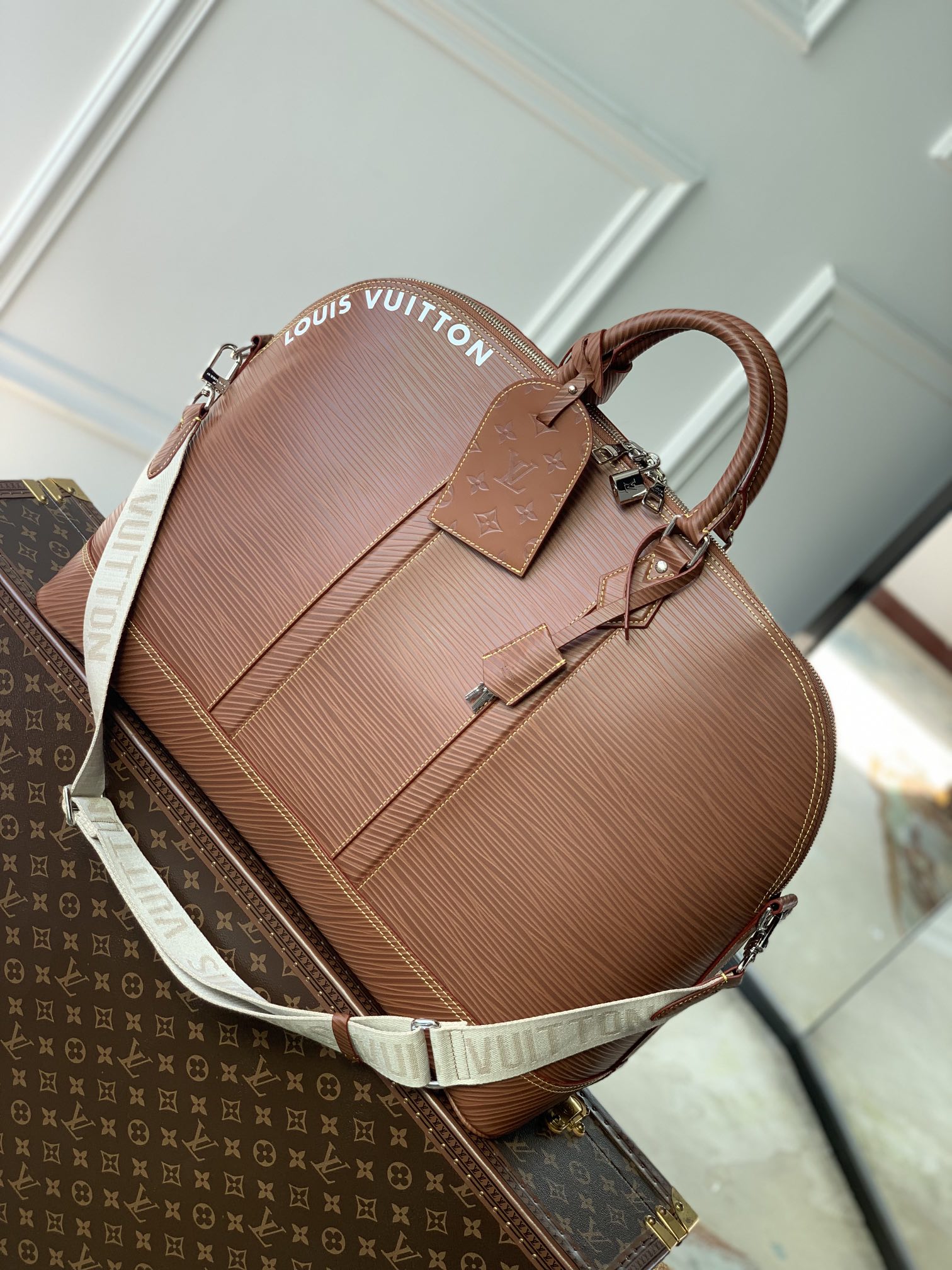 Louis Vuitton Alma Travel Bag-64 x 42 x 22CM