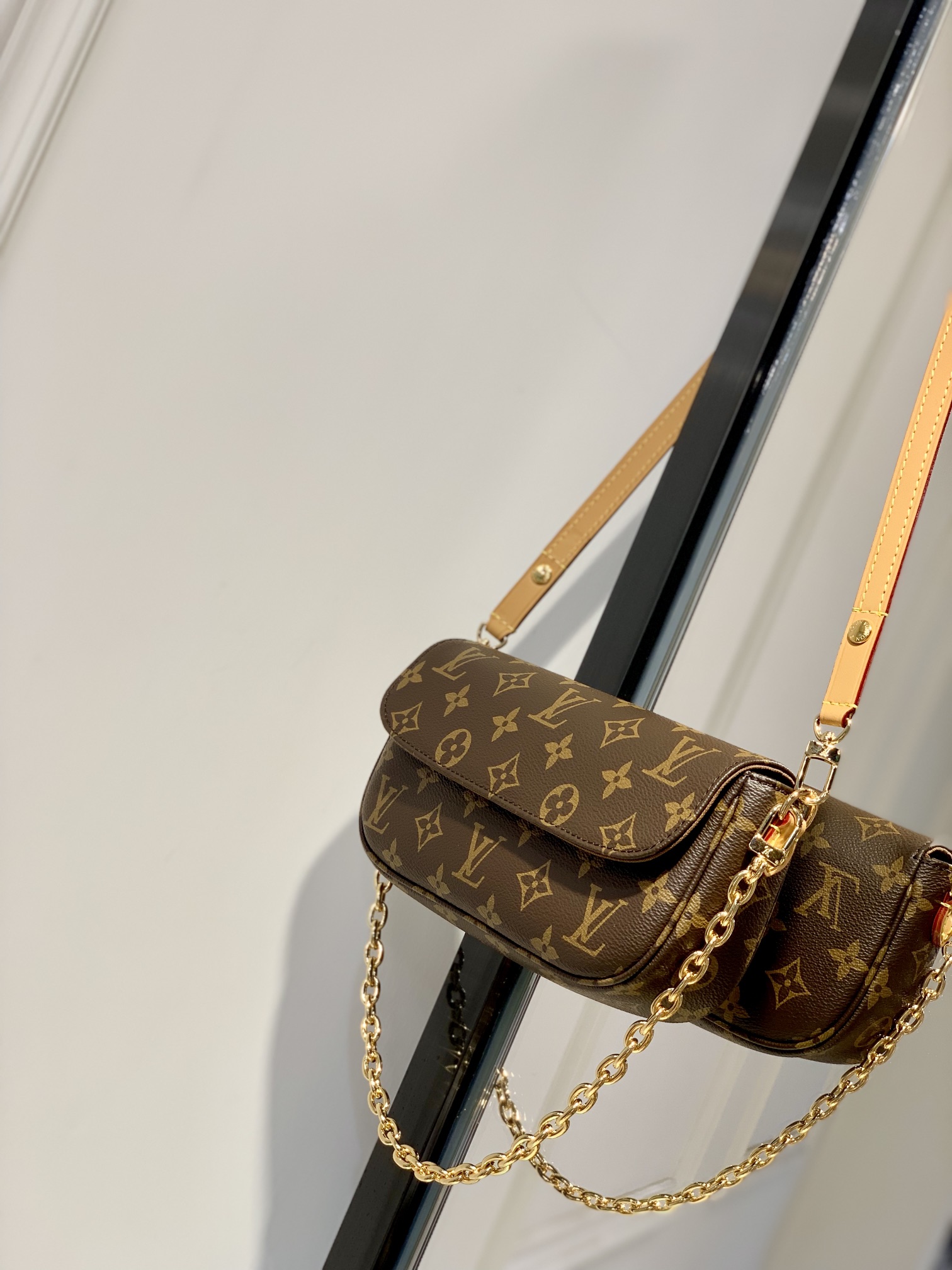 Louis Vuitton Wallet on Chain Ivy-23.5 x 12.0 x 4.3 CM