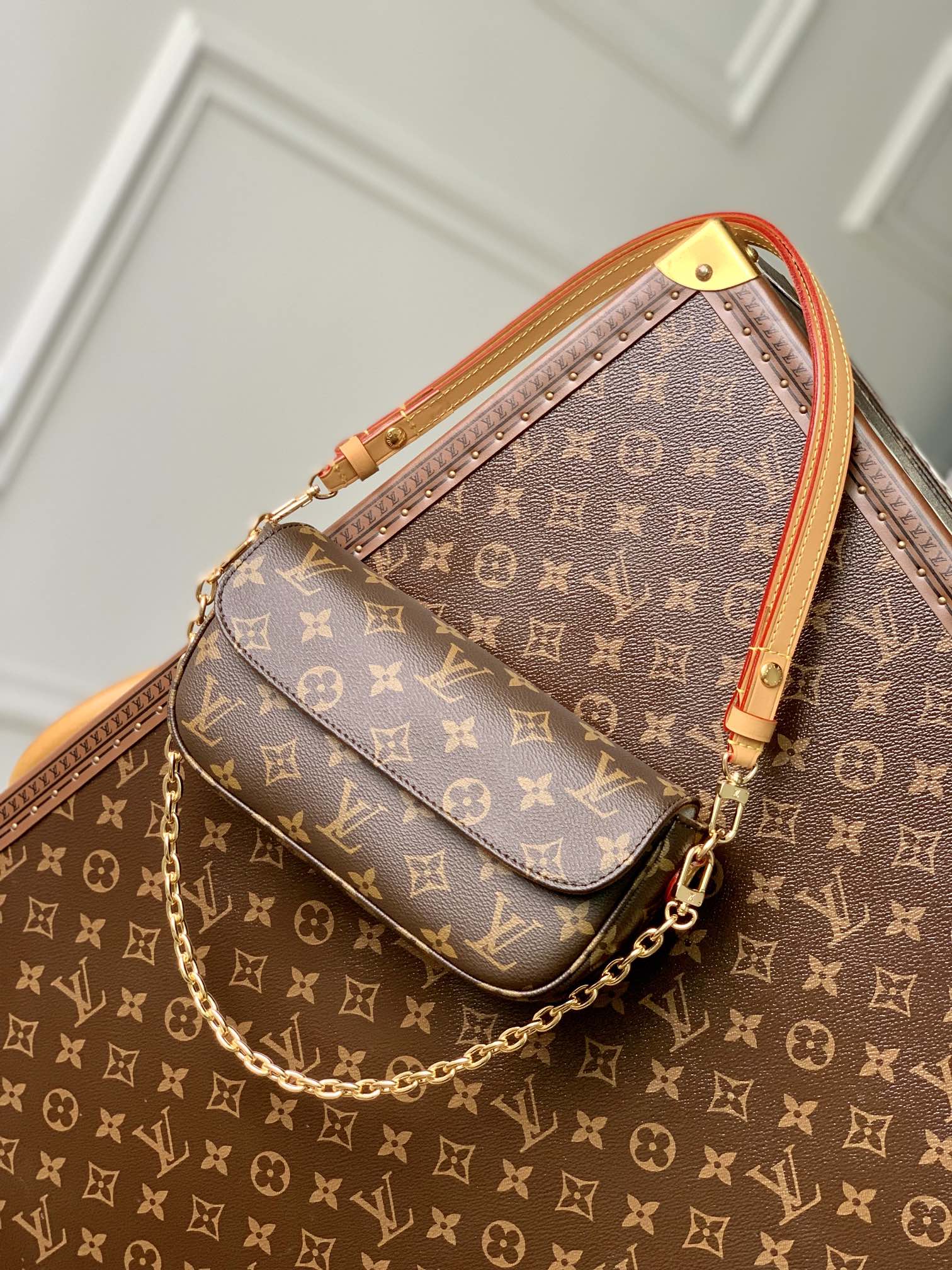 Louis Vuitton Wallet on Chain Ivy-23.5 x 12.0 x 4.3 CM