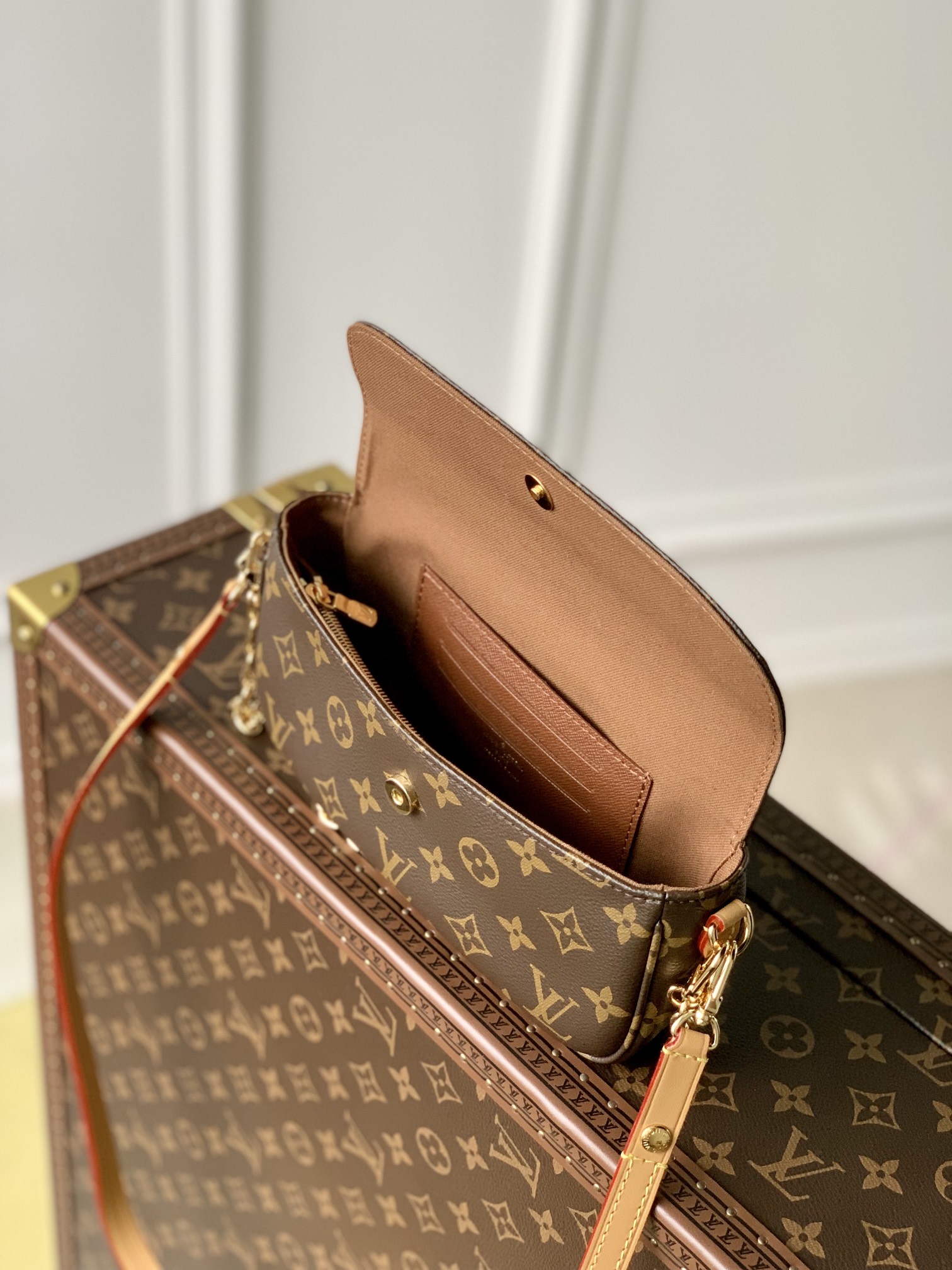 Louis Vuitton Wallet on Chain Ivy-23.5 x 12.0 x 4.3 CM