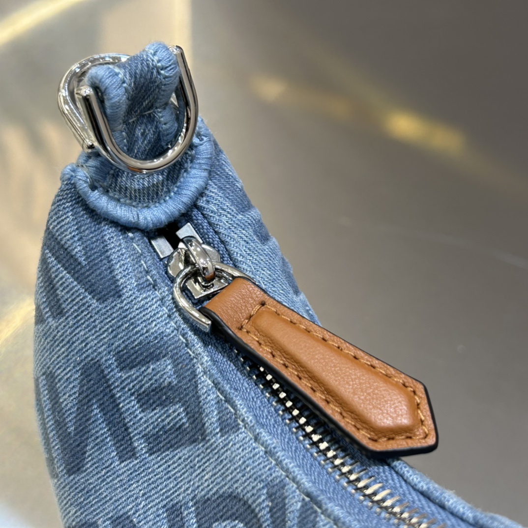 Fendi Praphy-16.5x14x5CM