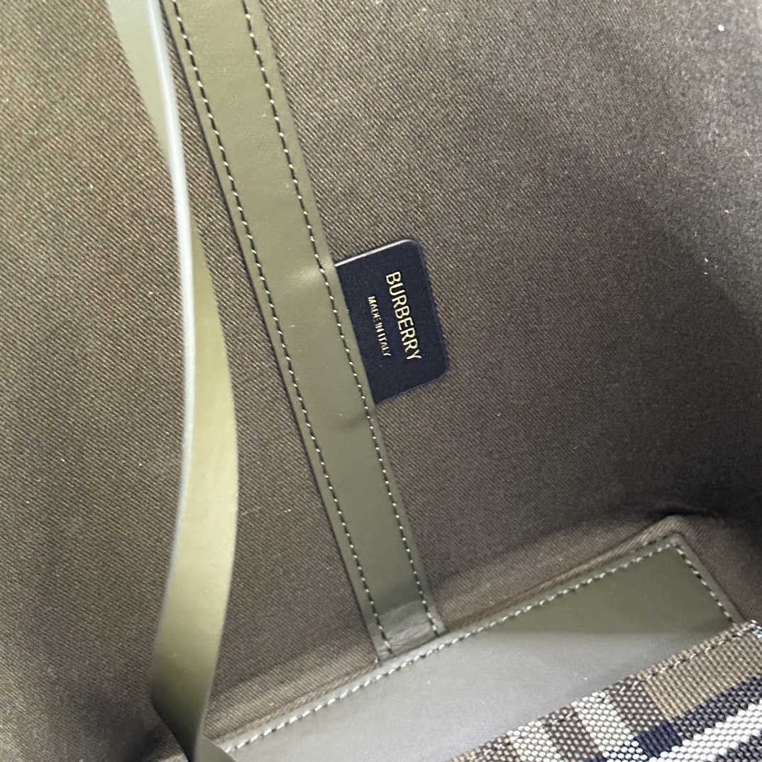 Burberry Tote-44 x 16 x 24.5CM