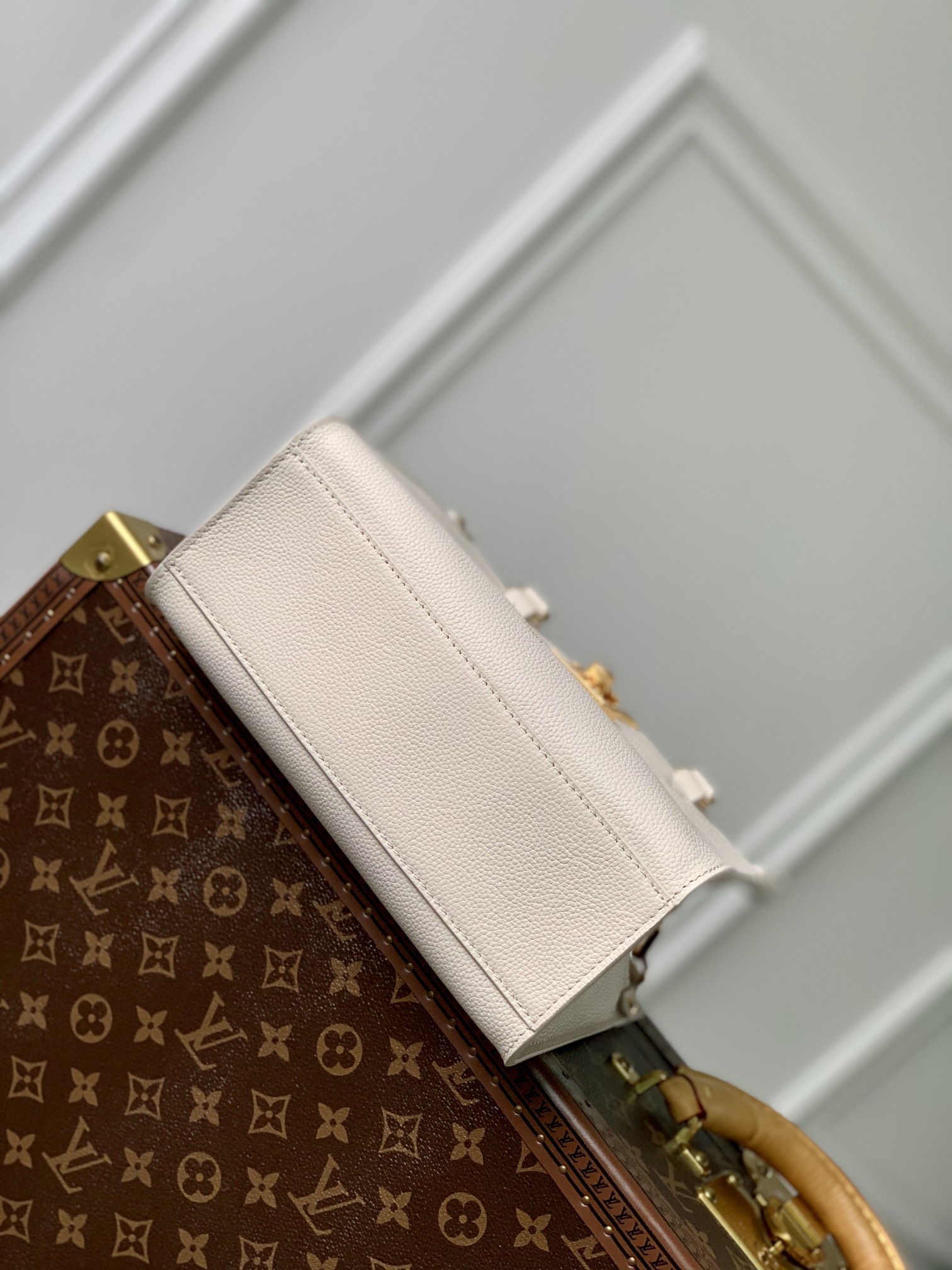 Louis Vuitton Lock & Go -24.5 x 19.0 x 10.5 CM Louis Vuitton Lock & Go -24.5 x 19.0 x 10.5 CM