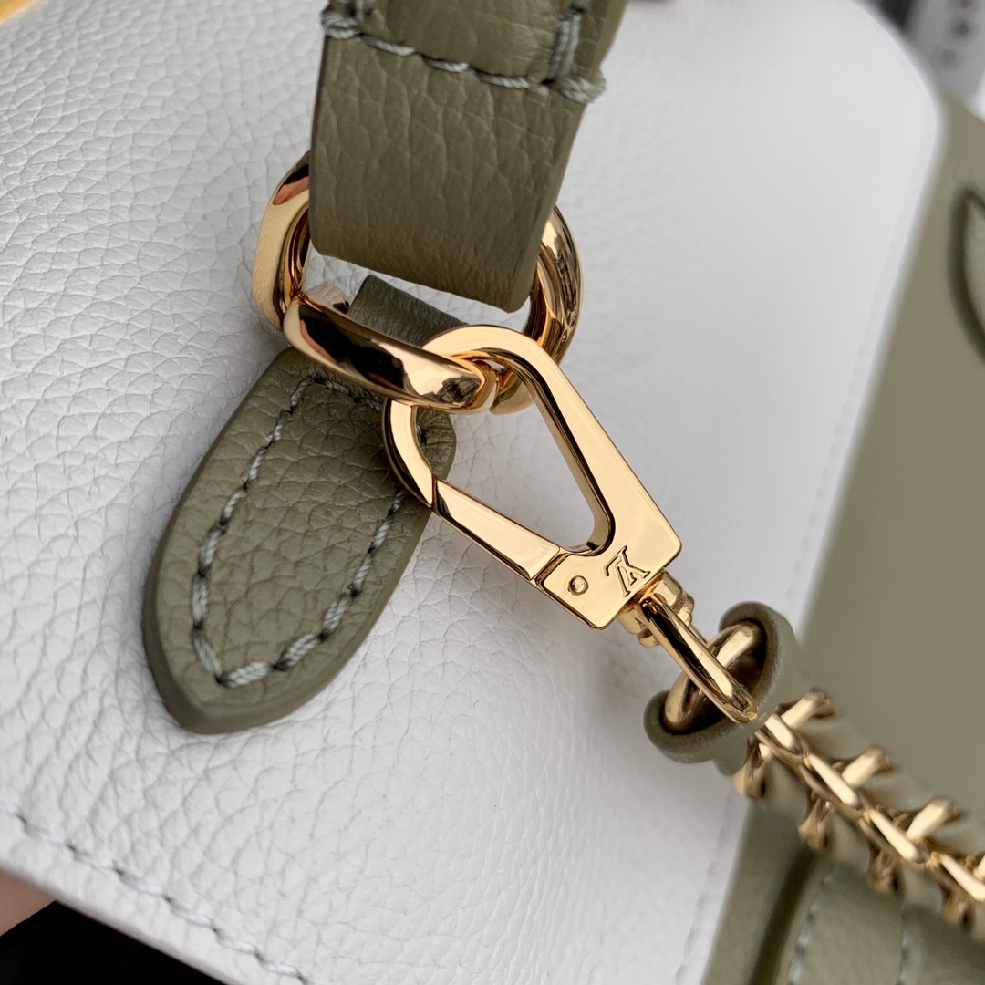 Louis Vuitton Lockme Ever 23x17x10CM Louis Vuitton Lockme Ever 23x17x10CM